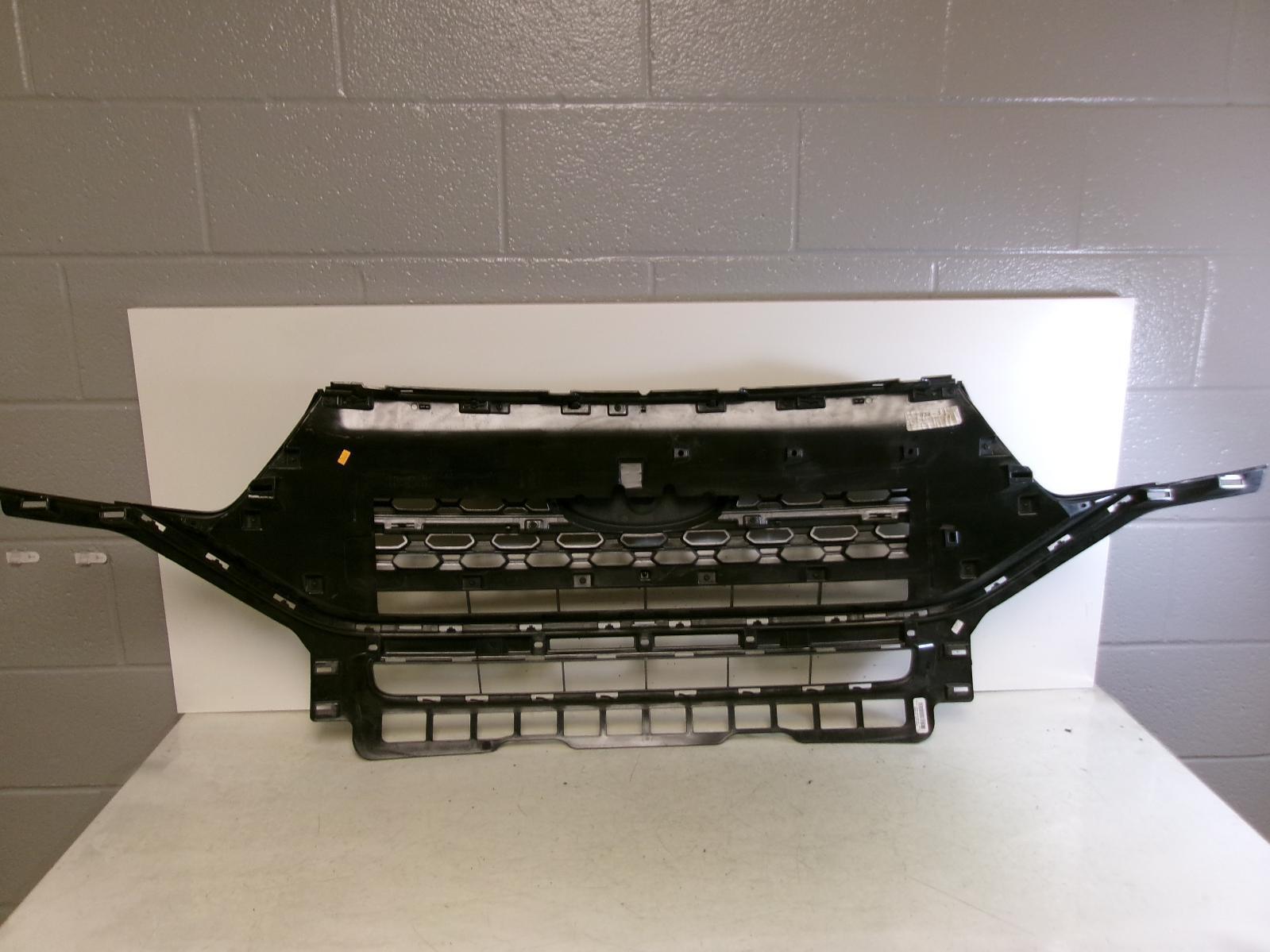 2021 2022 2023 Ford Explorer XLT Sport  Front Grille W/o Emblem Oem