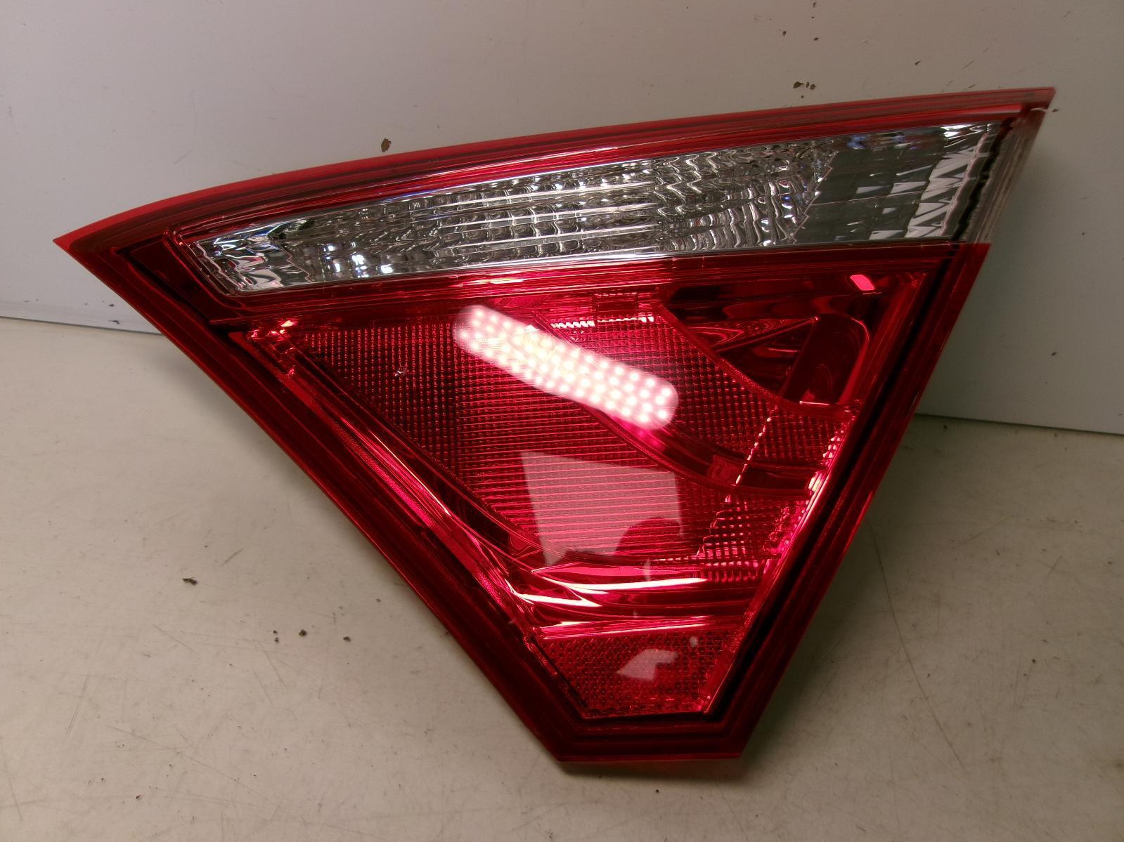 2016 Toyota Camry Passenger Rh Inner Lid Tail Light OEM - 0