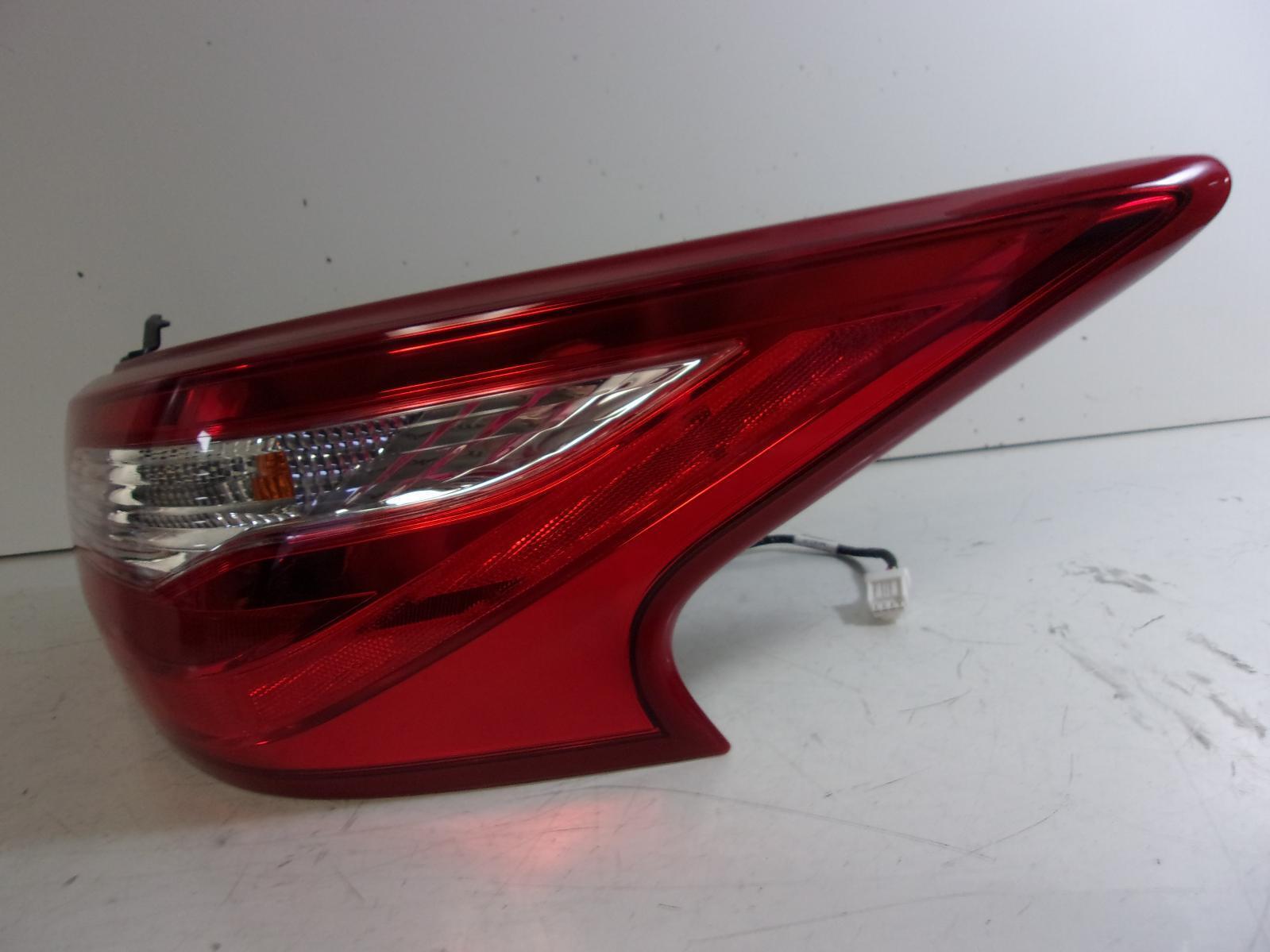 2016 2017 Nissan Altima Passenger Rh Quarter Panel Tail Light OEM