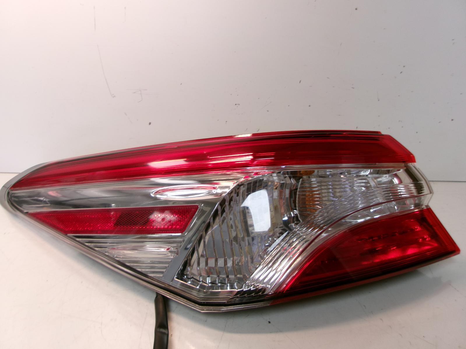 2018 2019 Toyota Camry Driver Lh Quarter Panel Incandescent Tail Light OEM