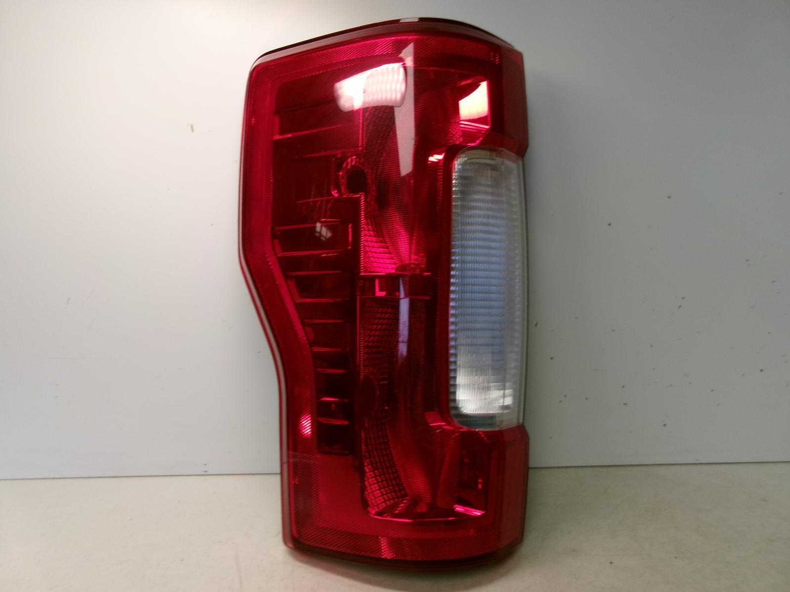 Fits 2017 2018 2019 Ford F250sd Driver Incandescent Tail Light W/o Blind Spot