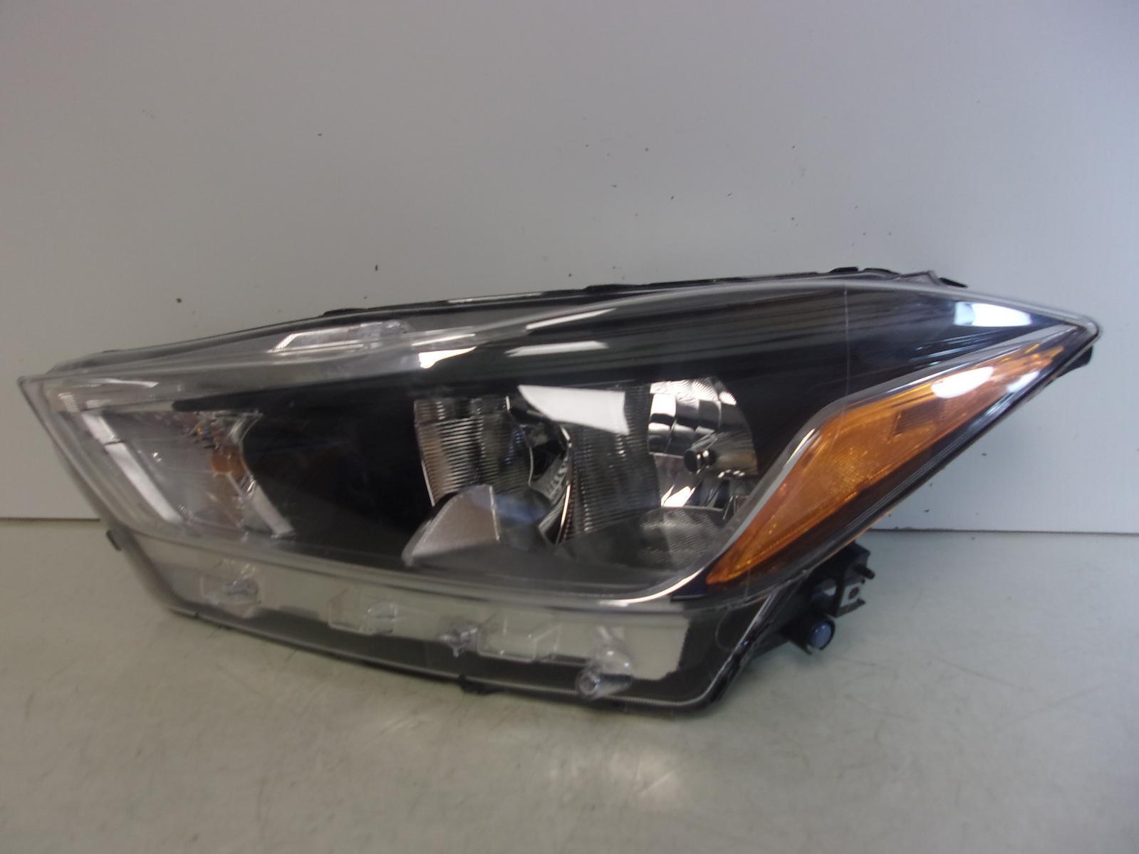 2018 2019 2020 Nissan Kicks Driver Lh Halogen Headlight OEM