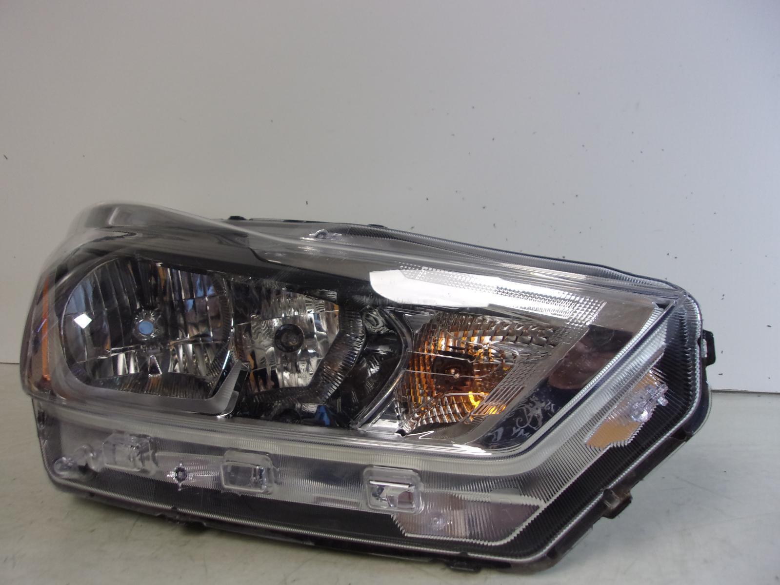 2018 2019 2020 Nissan Kicks Passenger Rh Halogen Headlight OEM