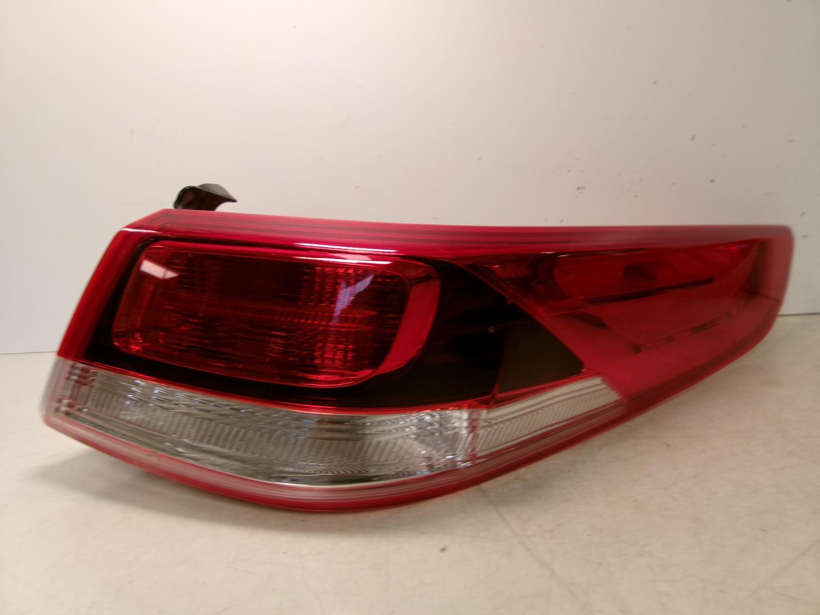 2016 - 2020 Kia Optima Passenger RH Incandescent Quarter Panel Tail Light OEM