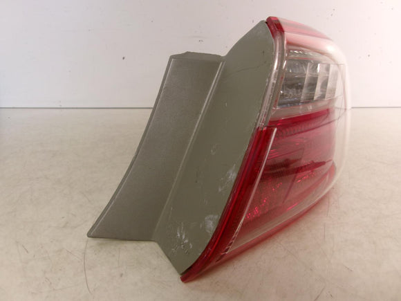 2007 2008 2009 Toyota Camry Passenger RH Outer Quarter Panel Tail Light OEM