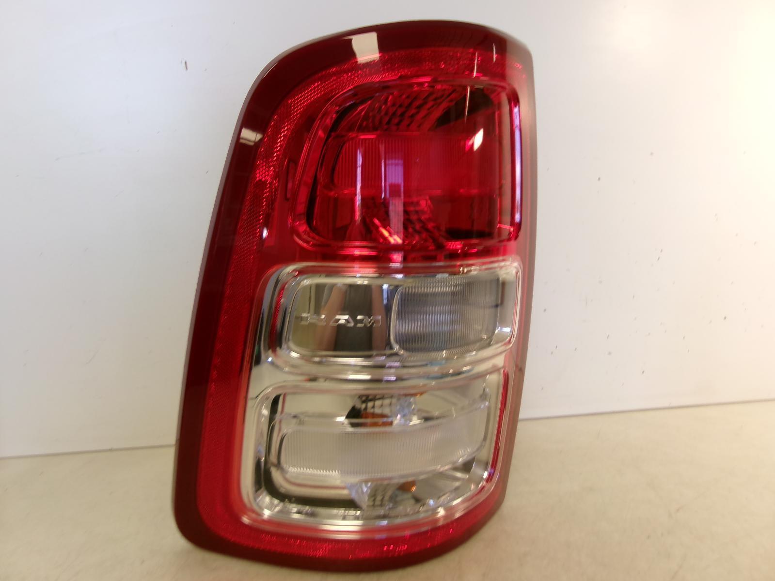 DODGE DODGE 2500 PICKUP L Taillight incandescent, red trim, L. 19 20 21 22 23