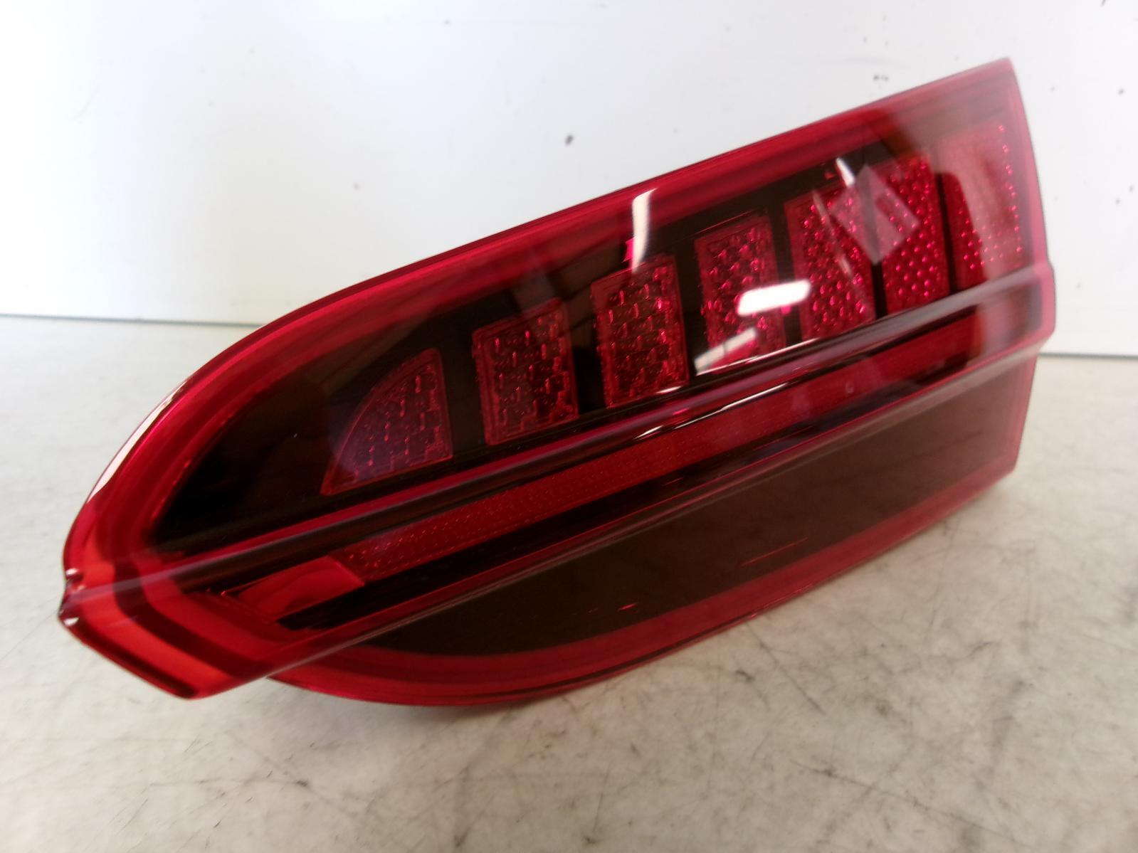 2021 2022 2023 Hyundai Santa Fe Passenger Rh Inner Lid Tail Light OEM - 0