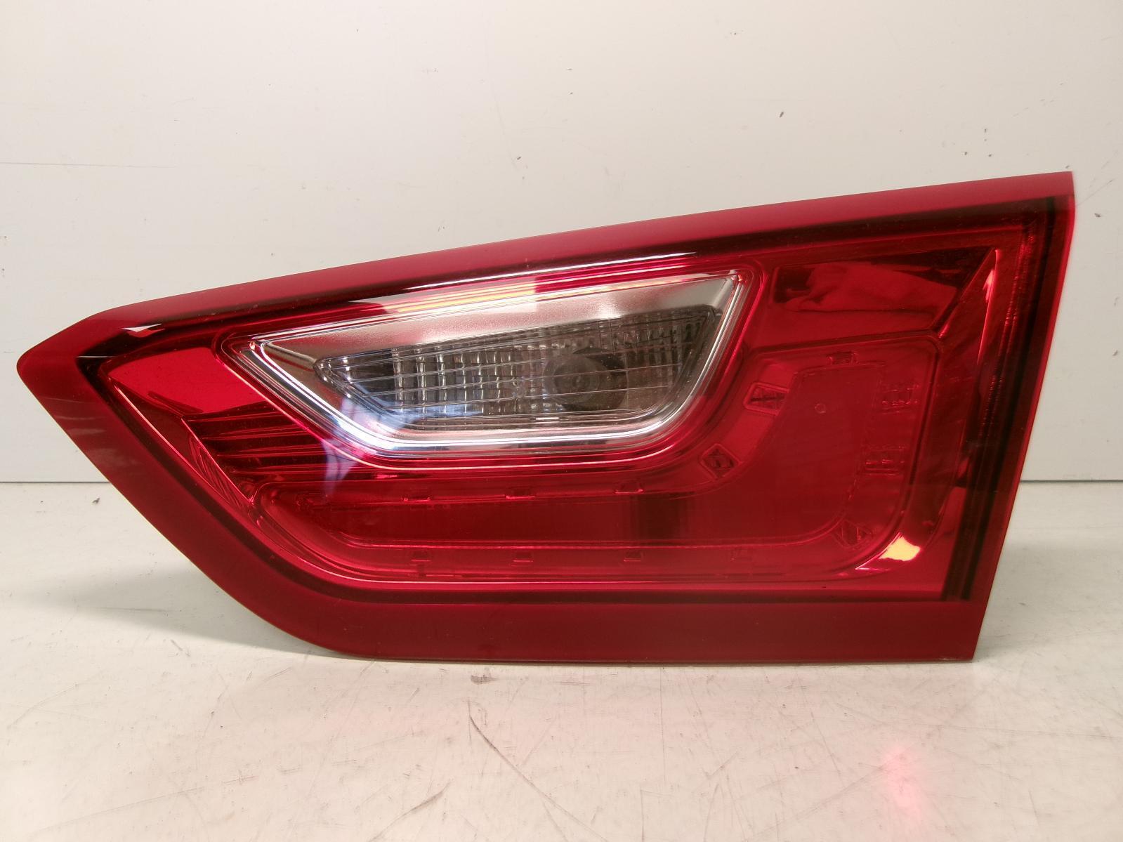 2016 -2023 Chevrolet Malibu Passenger Rh Inner Lid Incandescent Tail Light OEM