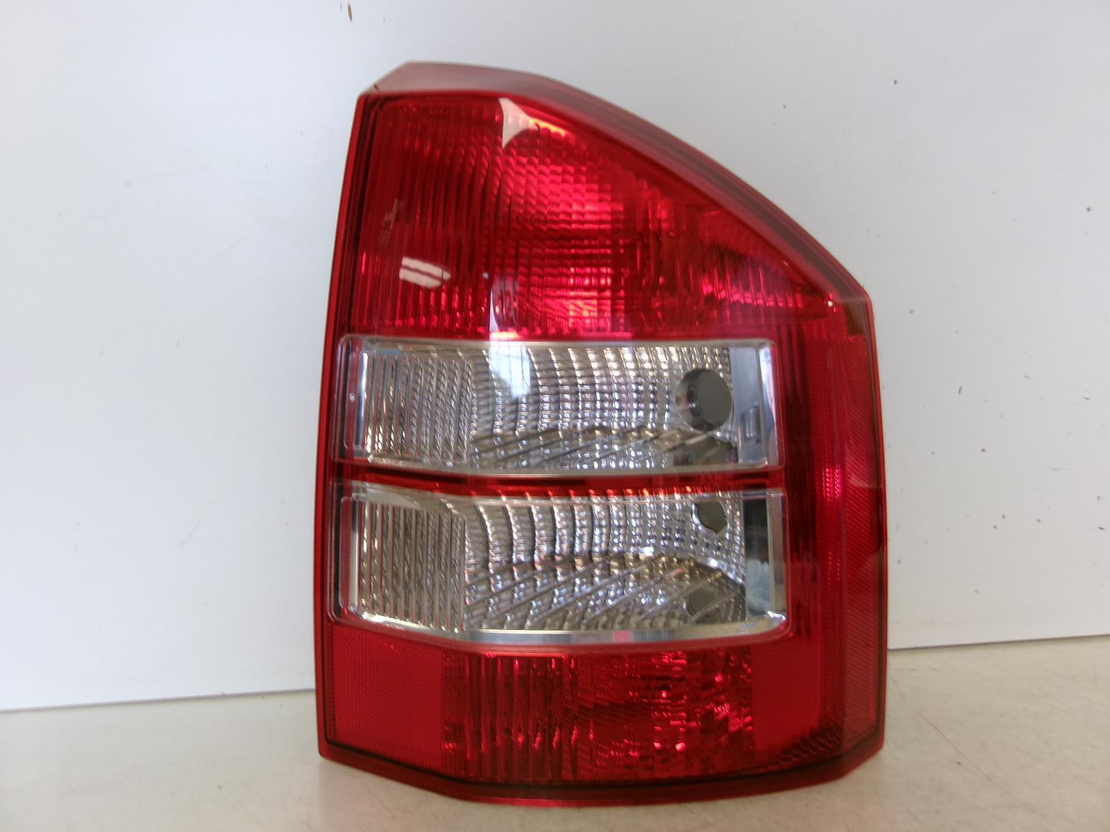 2007 2008 2009 2010 Jeep Compass Passenger Rh Outer Quarter Panel Tail Light OEM