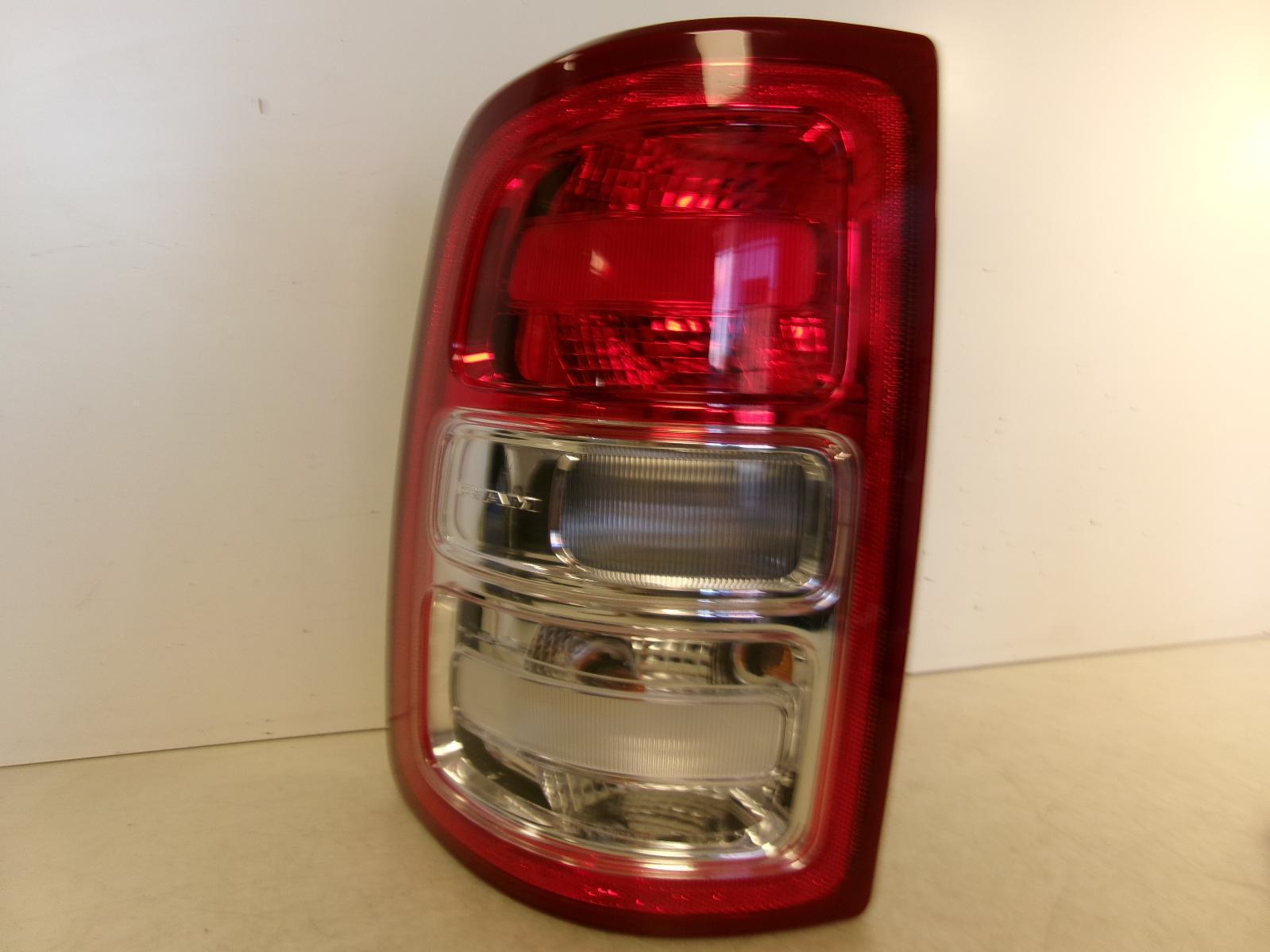 DODGE DODGE 2500 PICKUP L Taillight incandescent, red trim, L. 19 20 21 22 23