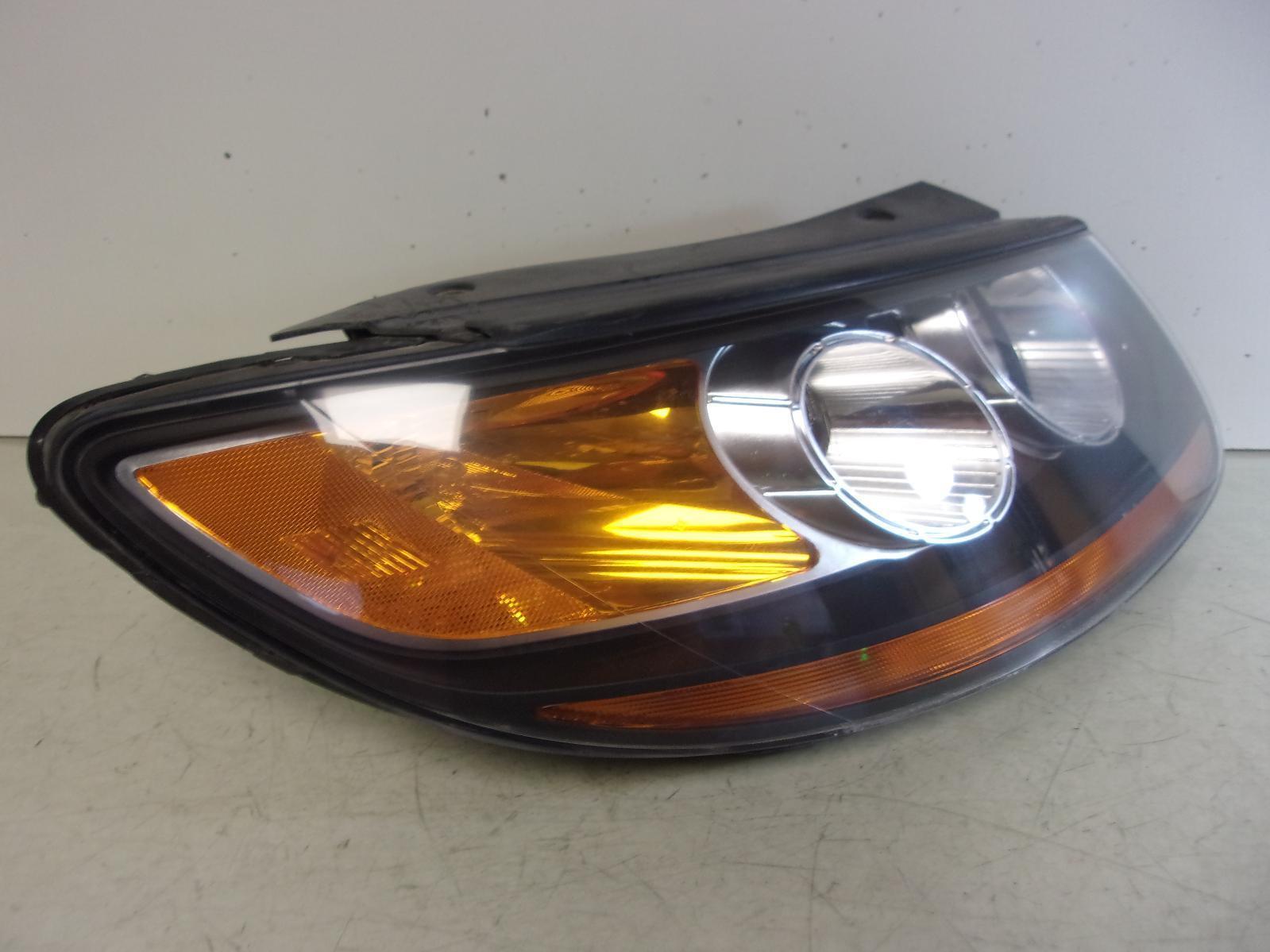 2007 Hyundai Santa Fe Passenger RH Halogen Headlight OEM - 0