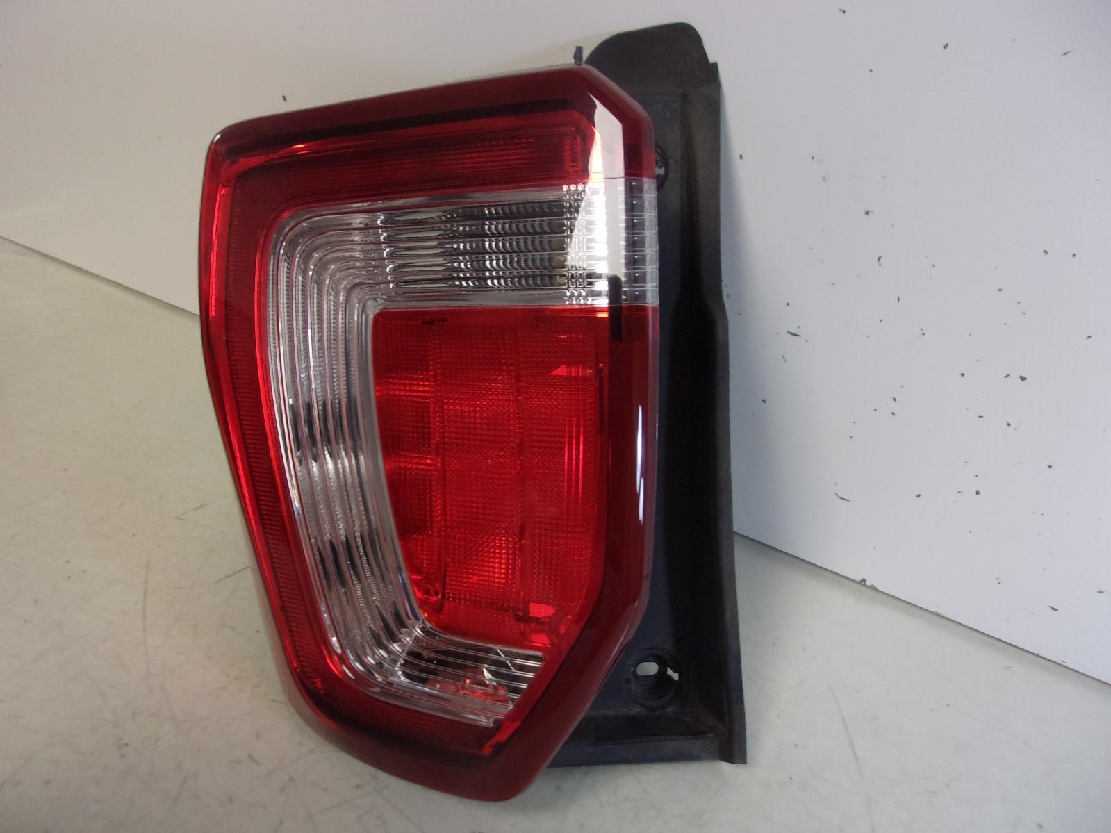 2016 2017 2018 2019 Ford Explorer Driver LH Quarter Panel Tail Light OEM