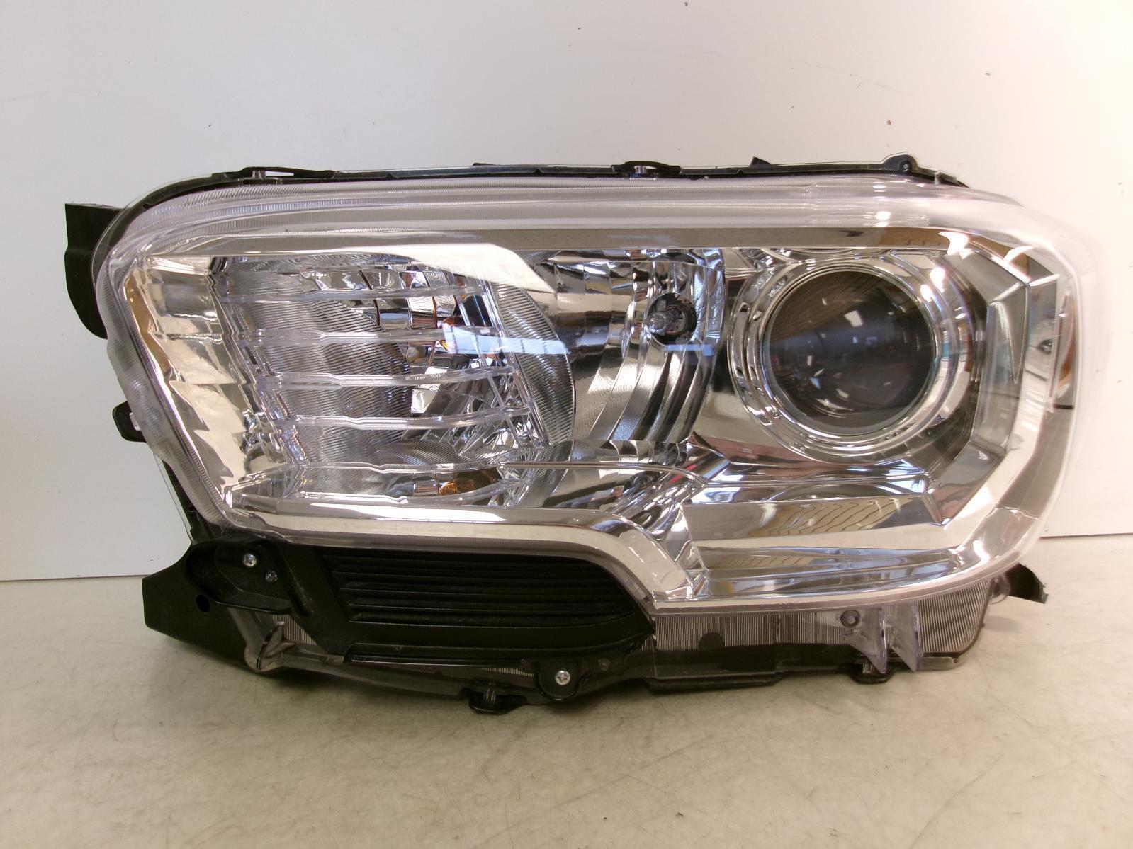 2016 2017 2018 2019 Toyota Tacoma Driver Lh Halogen Headlight W/ Black Trim OEM