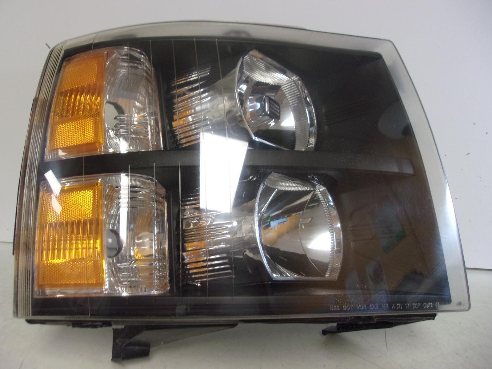 Fits 07-13 Chevrolet Silverado 1500 / 09-14 Silverado 2500 3500 Headlight Set