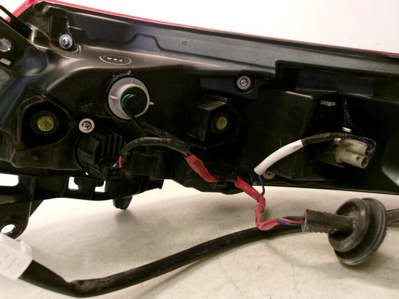 2018 2019 Toyota Camry Driver Lh Outer Incandescent Signal Tail Light OEM