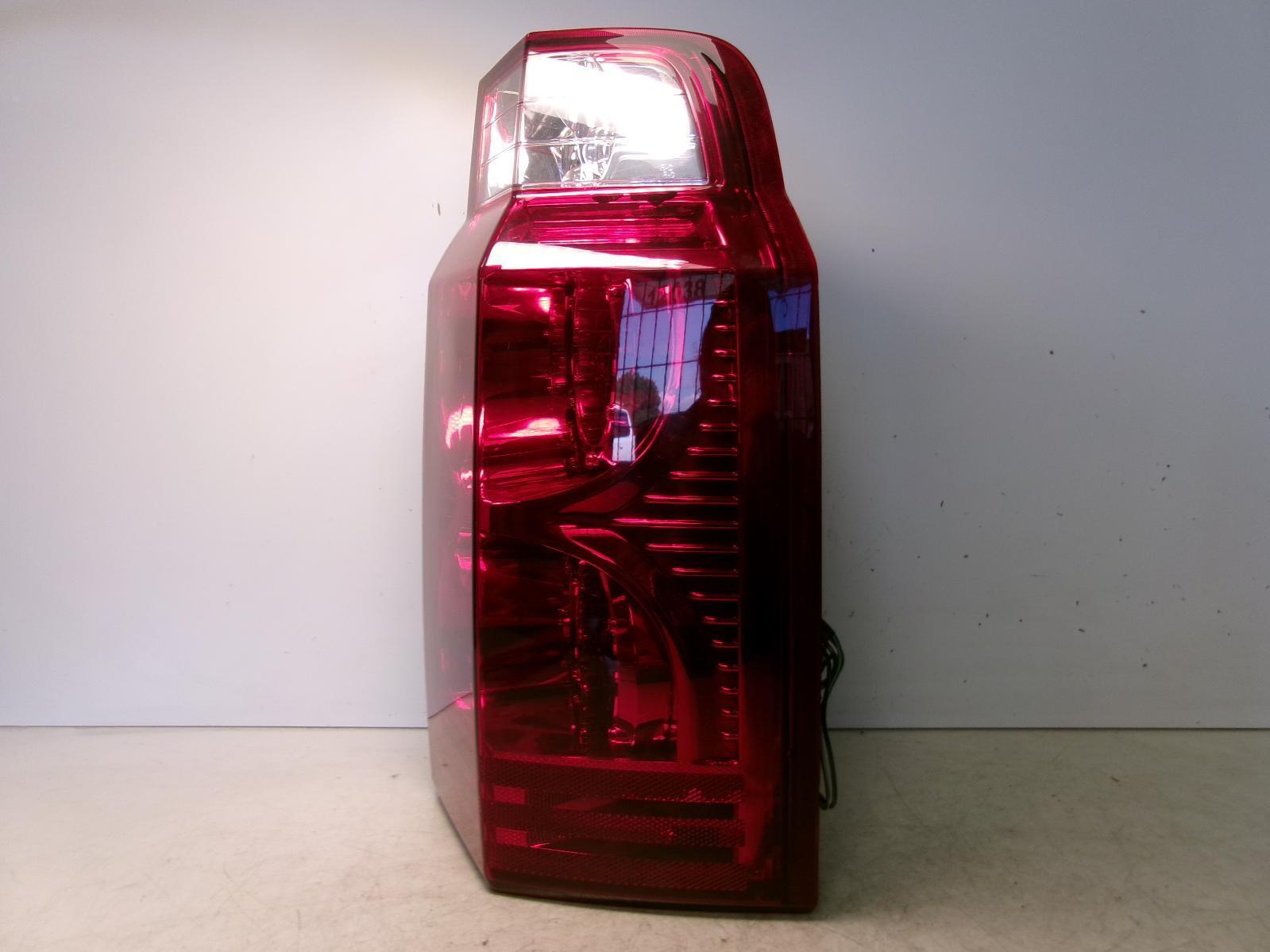 2006 - 2010 Jeep Commander Passenger Rh Incandescent Outer Tail Light OEM