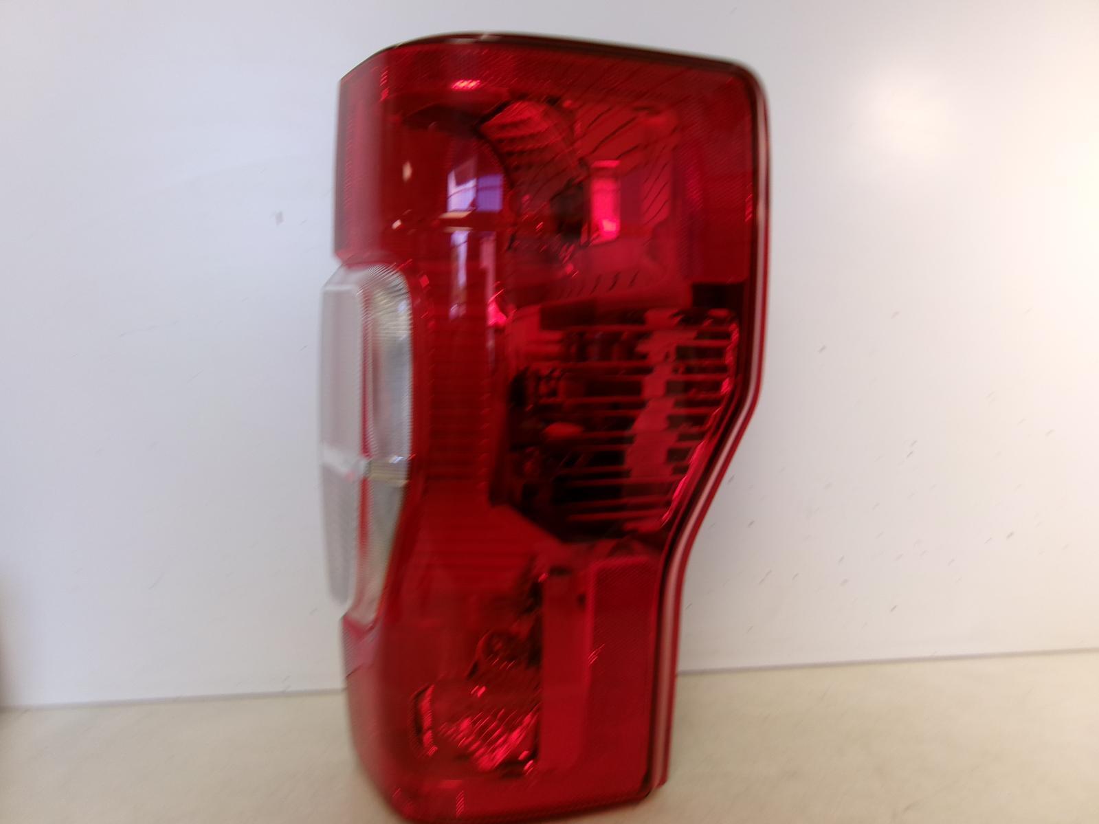 2020 2021 2022 Ford F250 Passenger Rh Outer Incandescent Tail Light OEM