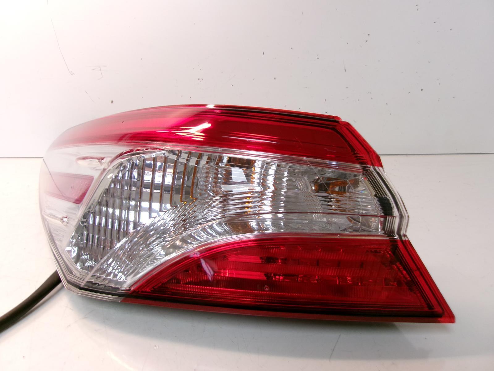 2018 2019 Toyota Camry Driver Lh Quarter Panel Incandescent Tail Light OEM