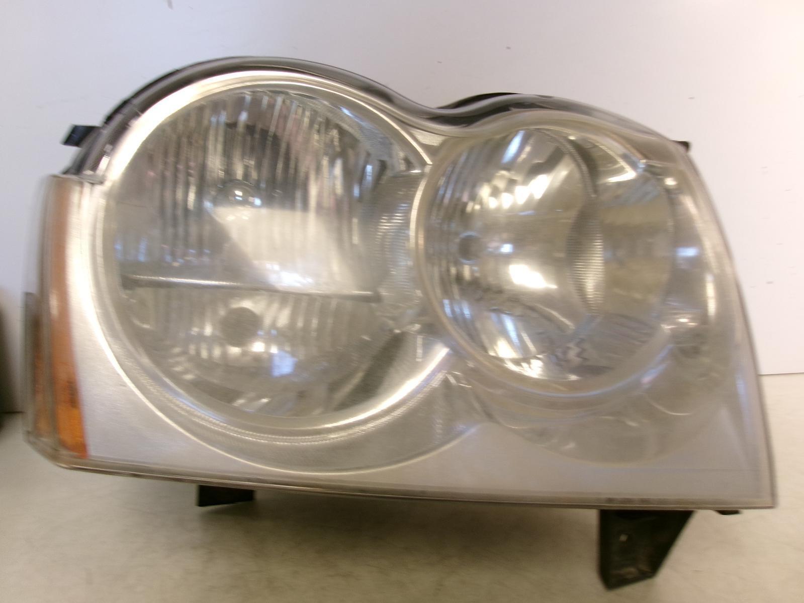 2005 2006 2007 Jeep Grand Cherokee Passenger Rh Halogen Headlight OEM - 0