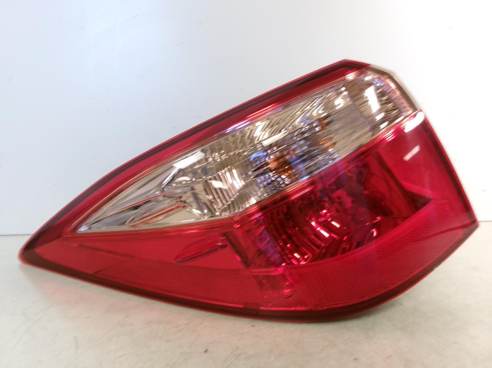 2014 2015 2016 Toyota Corolla Driver Lh Outer Quarter Panel Tail Light OEM