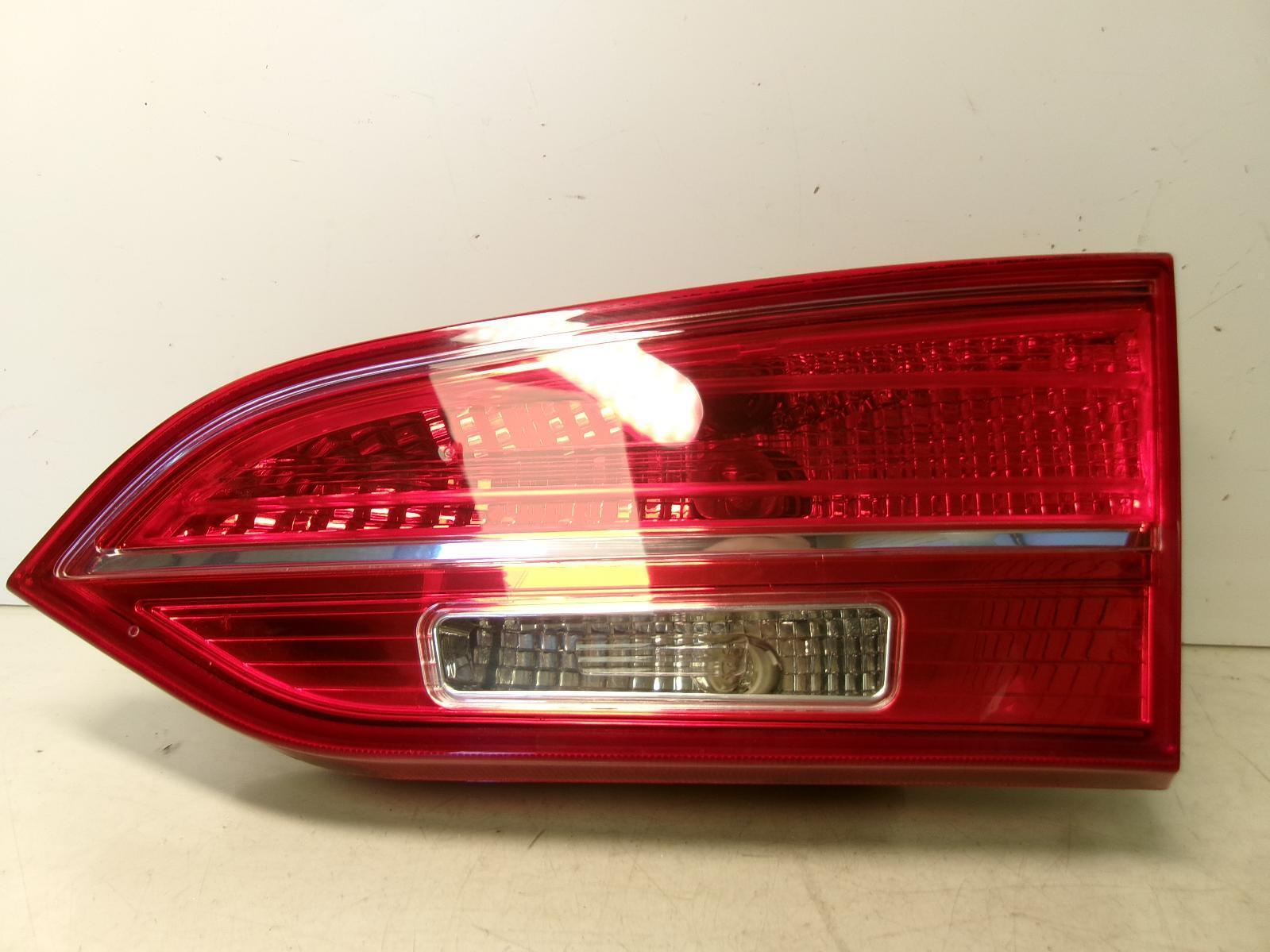 2013 - 2016 Hyundai Santa Fe Sport Passenger Rh Incandescent Lid Tail Light OEM