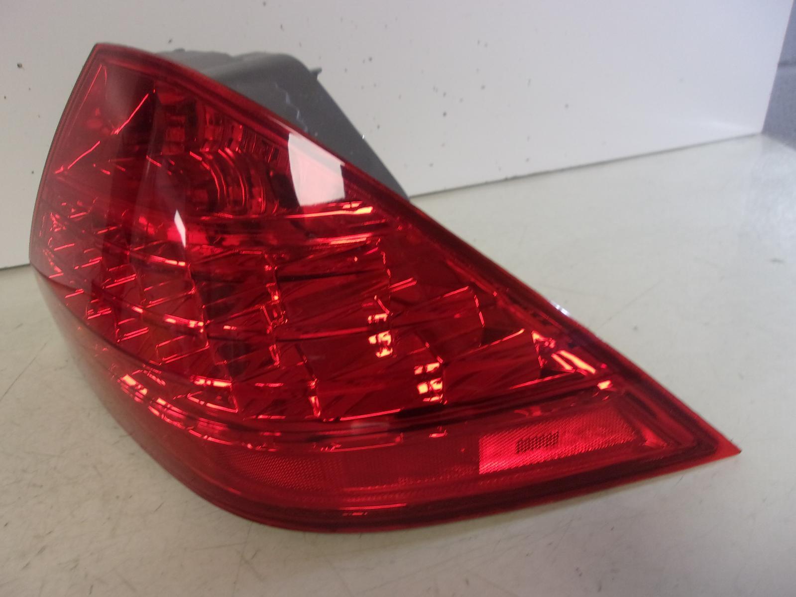 Fits 2006 2007 Honda Accord Sedan Passenger RH LED Quarter Panel Tail Light