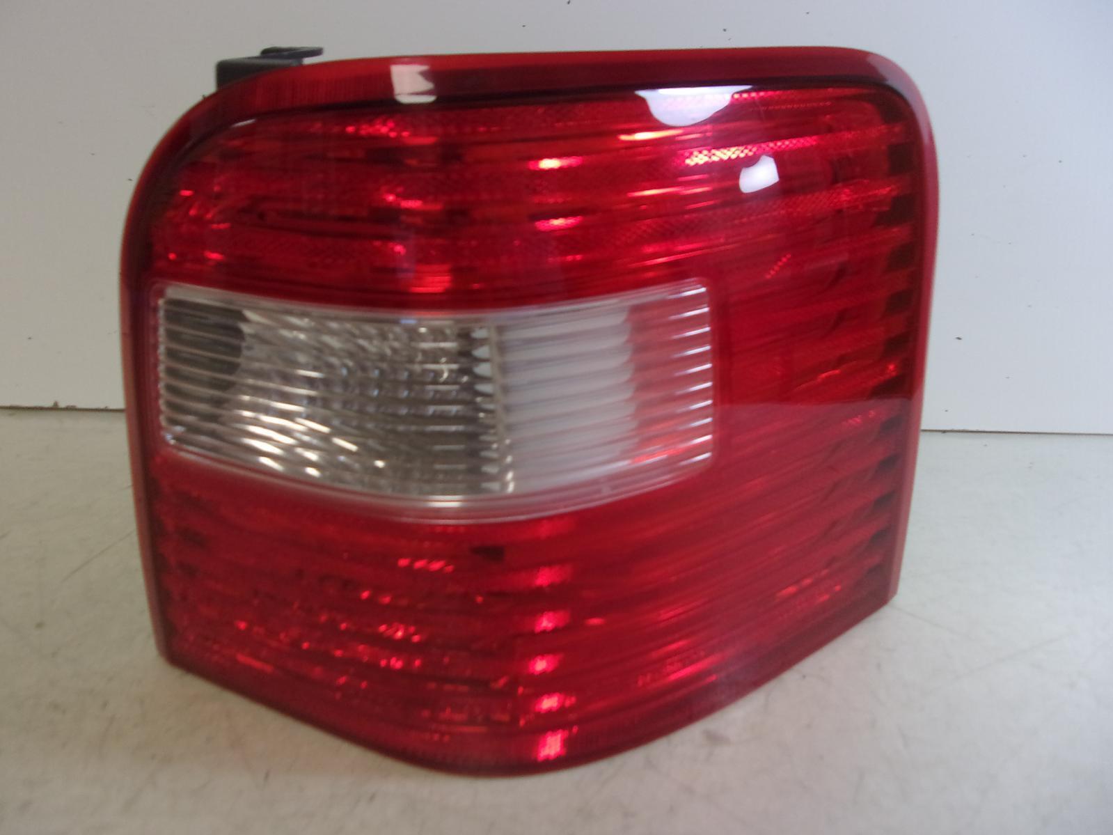 2005 2006 2007 Ford Freestyle Passenger RH Tail Light OEM