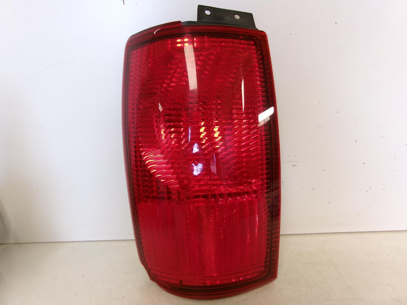 1998 1999 2000 Lincoln Navigator Driver Lh Outer Tail Light OEM