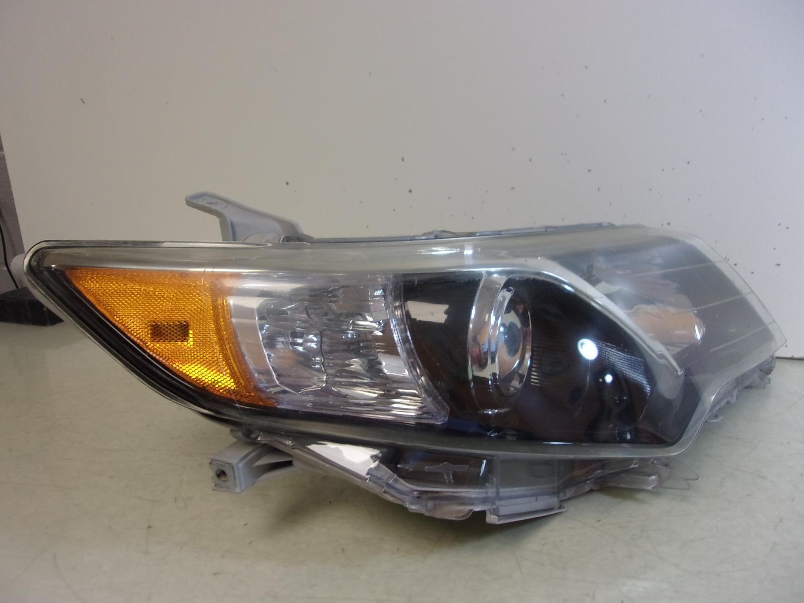 Fits 2012 2013 2014 Toyota Camry Se Passenger Rh Black Trim Halogen Headlight - 0