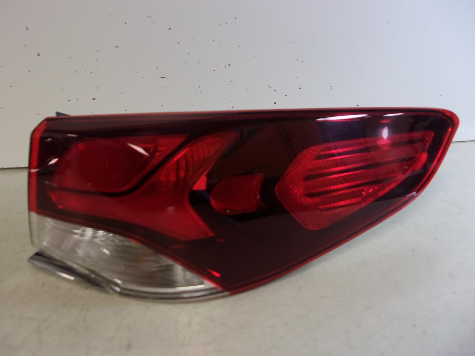 2018 2019 Hyundai Sonata Passenger RH Quarter Panel Tail Light w/o LED OEM