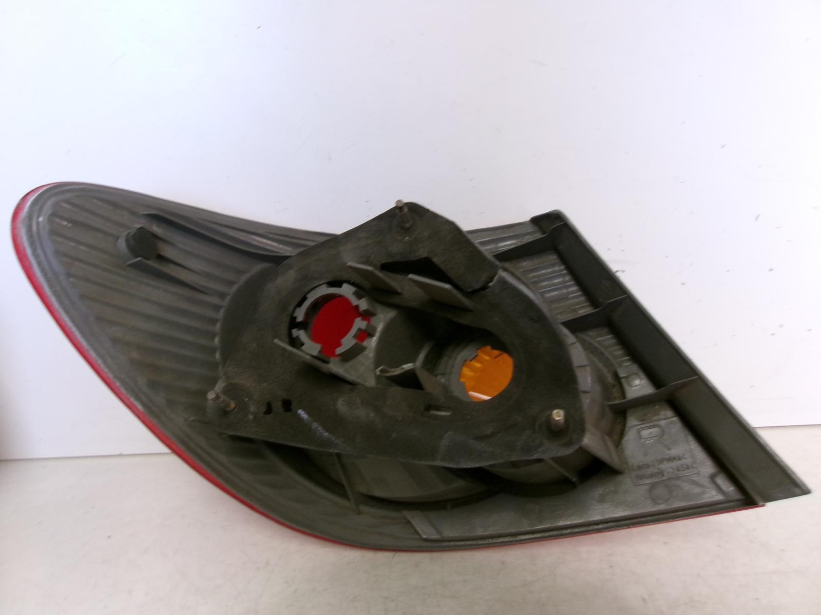 2003 Toyota Corolla Passenger Rh Outer Quarter Panel Tail Light OEM