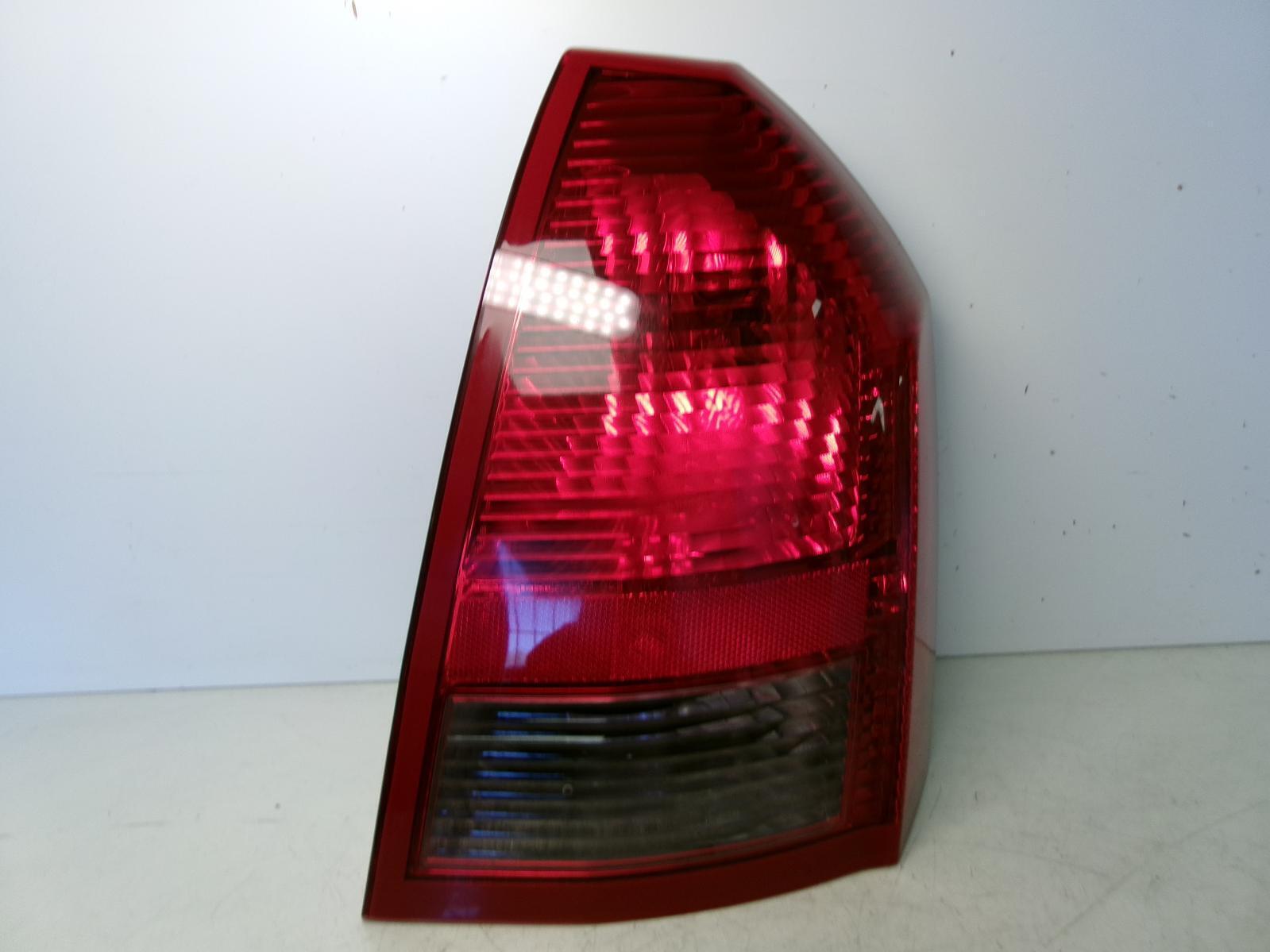 2005 2006 2007 Chrysler 300 C Model Srt8 Passenger Rh Outer Tail Light OEM