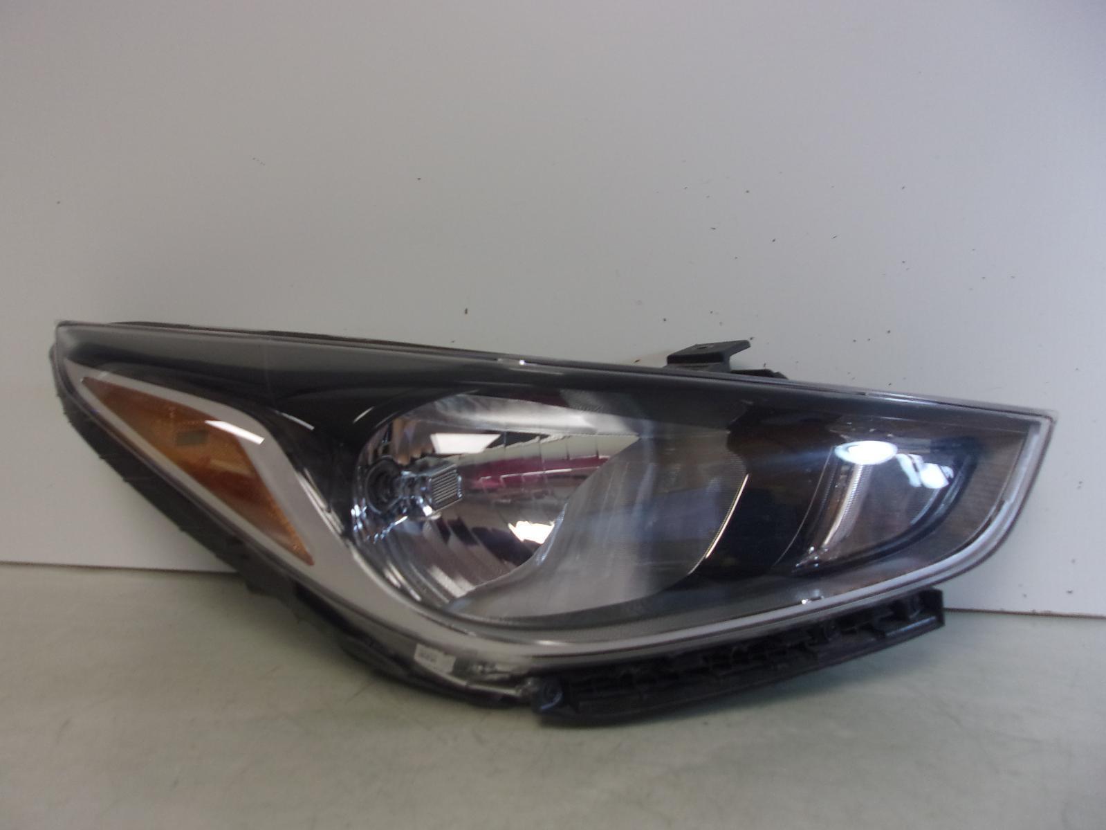 2018 2019 2020 2021 2022 Hyundai Accent Passenger Rh Halogen Headlight OEM