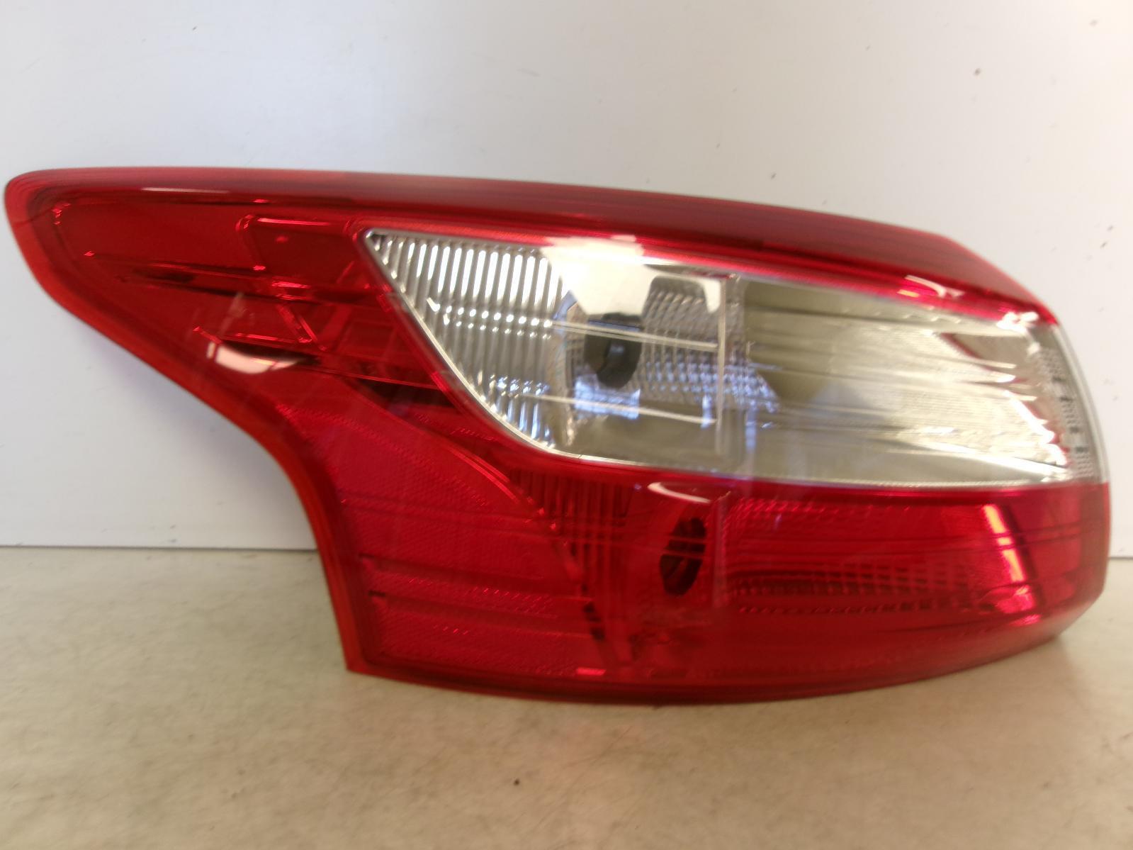 2012 2013 2014 Ford Focus Sedan Driver Lh Outer Quarter Panel Tail Light OEM