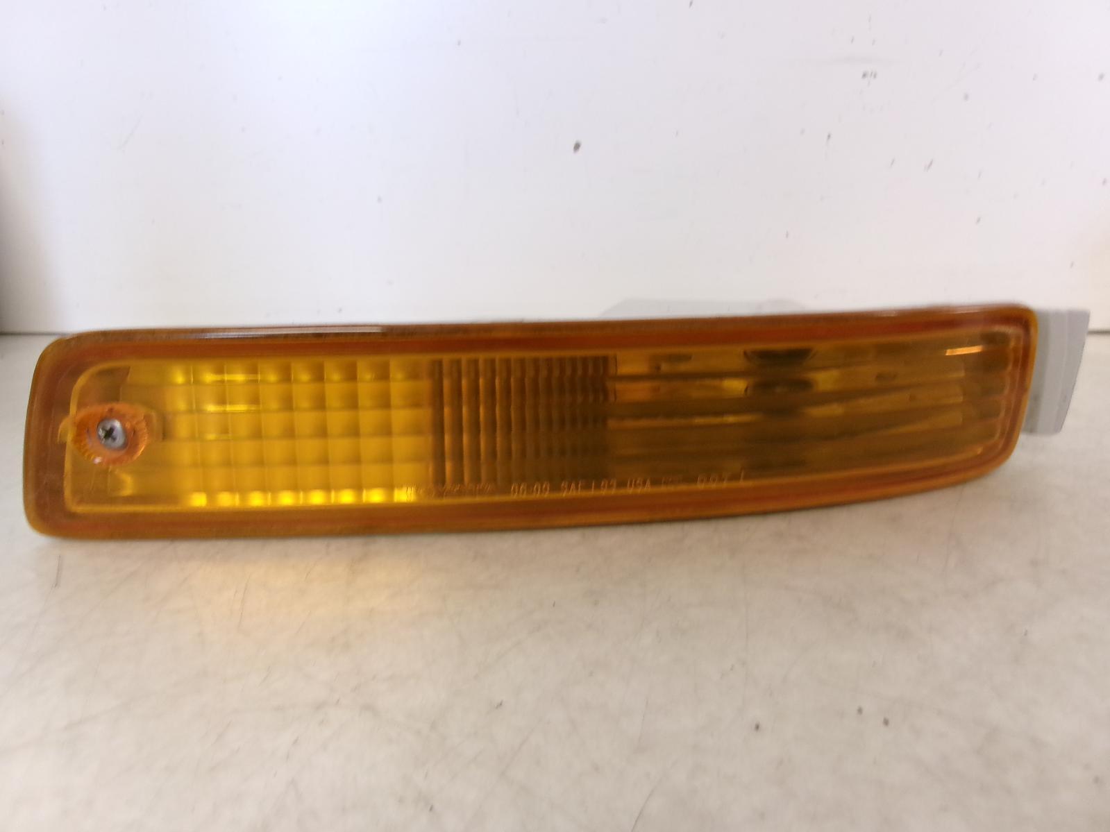 1995 1996 Honda Accord Driver Lh Bumper Mounted Turn Signal Light OEM