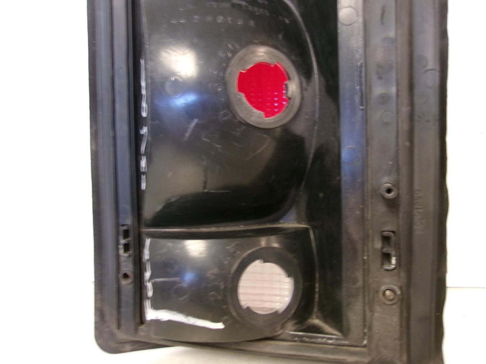 FORD FORD E250 VAN L Taillight L. 95 96 97 98 99 00 01 02 03 04