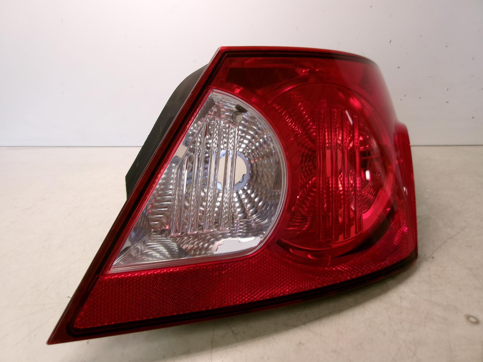 2008 Chrysler Sebring Convertible Passenger Outer Quarter Panel Tail Light OEM