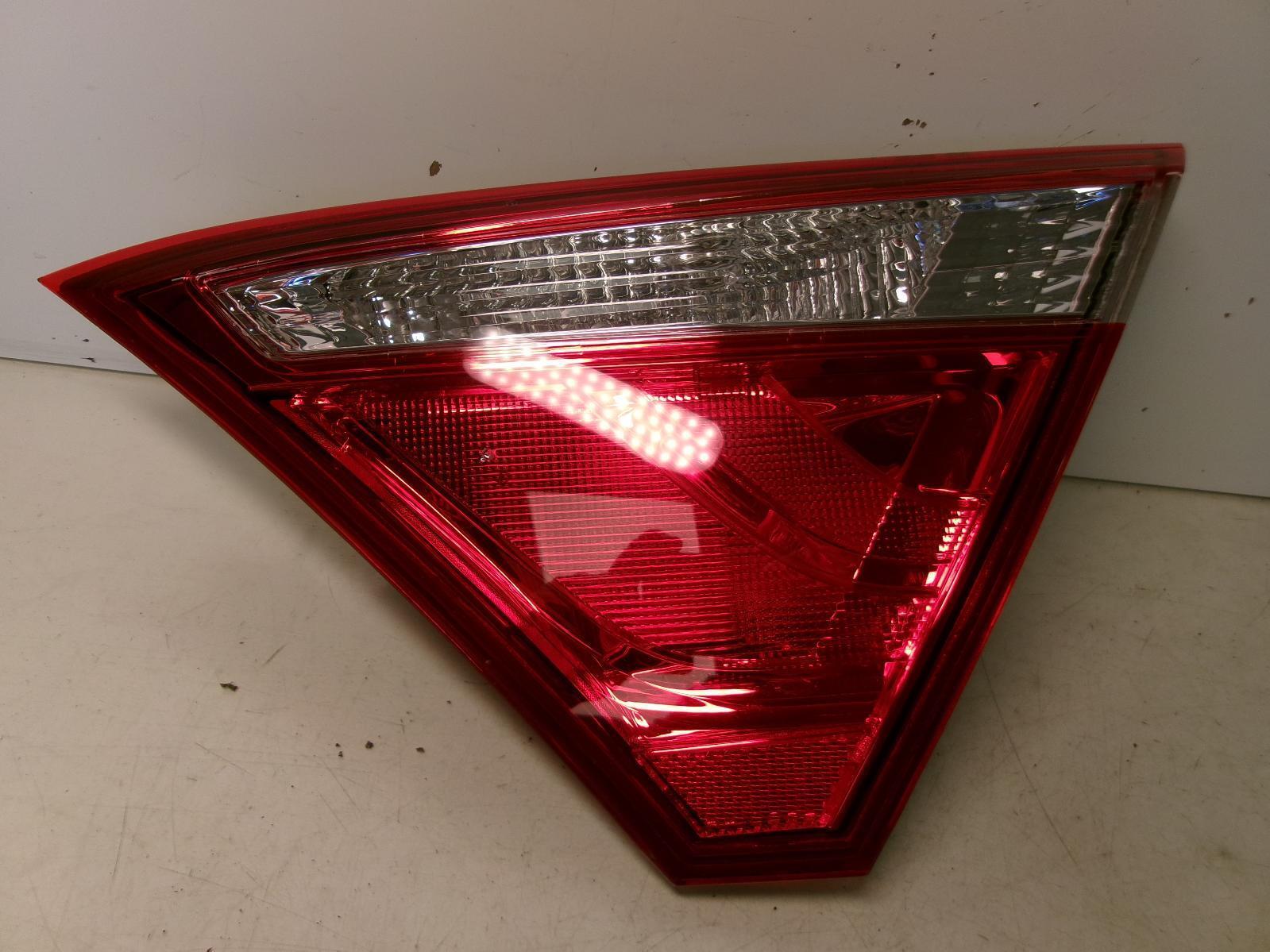 2016 Toyota Camry Passenger Rh Inner Lid Tail Light OEM