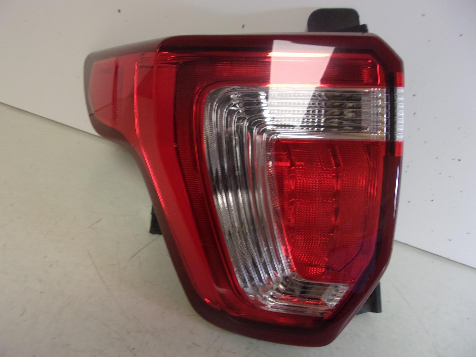 2016 2017 2018 2019 Ford Explorer Driver LH Quarter Panel Tail Light OEM