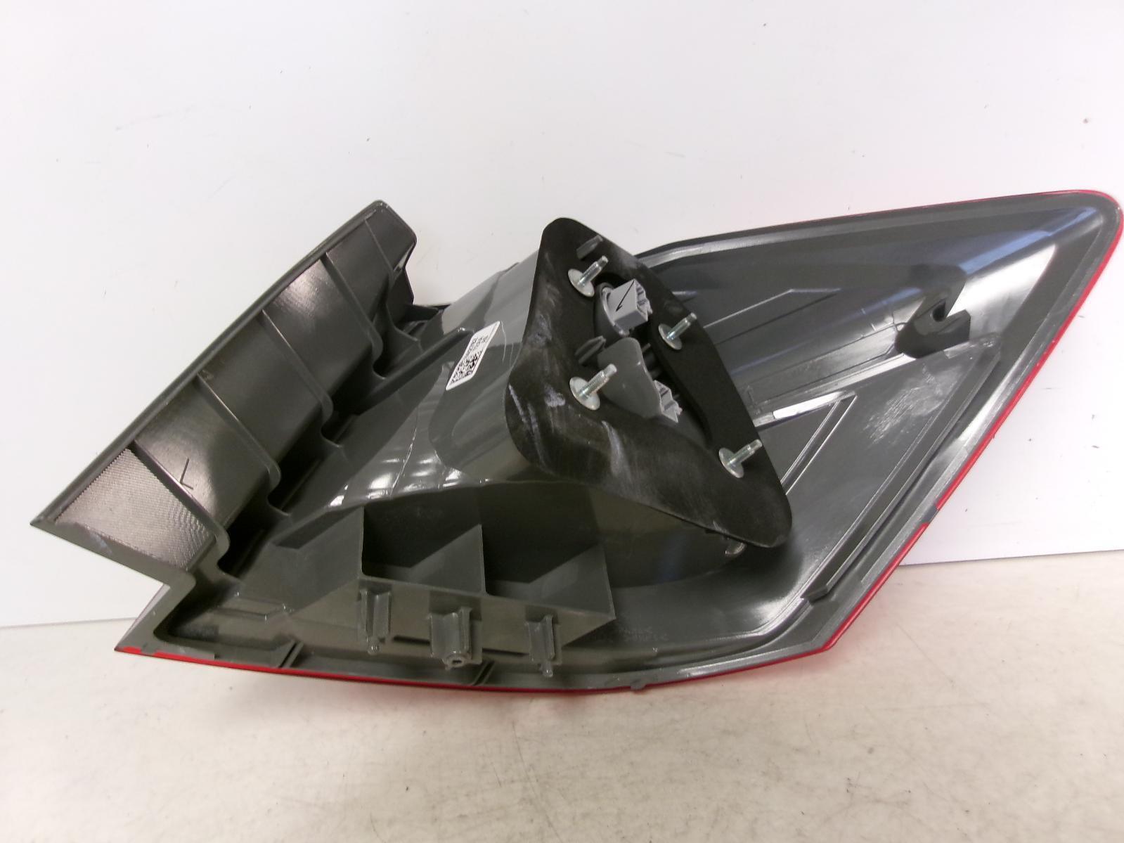 2013 2014 2015 Honda Accord Sedan Driver Lh Non-LED Tail Light OEM