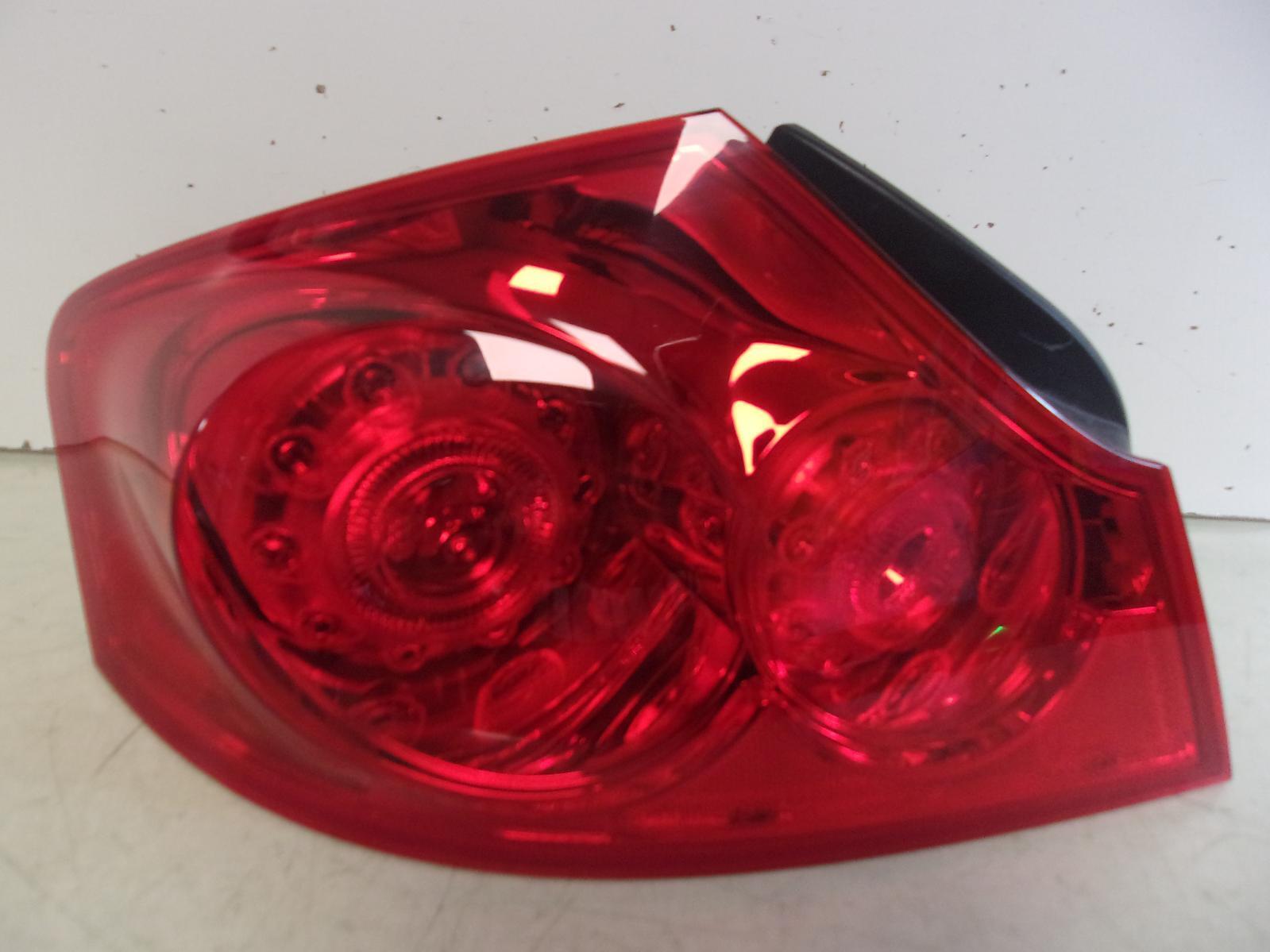 07-08 Infiniti G35 / 09-13 G37 / 11-12 G25 / 2015 Q40 Driver LH Tail Light OEM