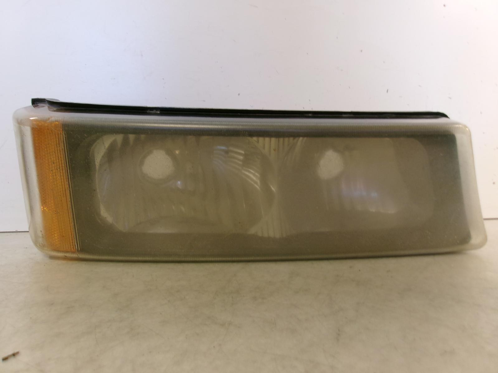 Fits 2003 - 2007 Chevrolet Silverado / Avalanche Passenger Park Lamp Turn Signal