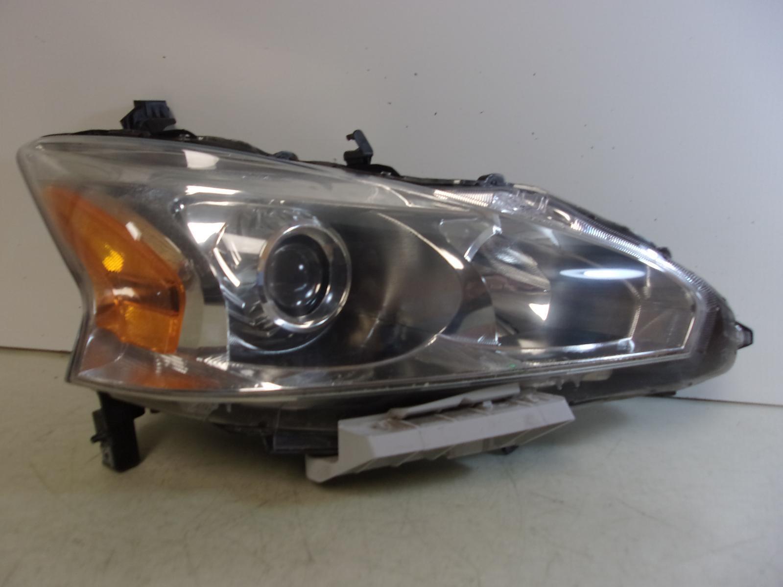 2013 2014 2015 Nissan Altima Sedan Passenger RH Halogen Headlight OEM