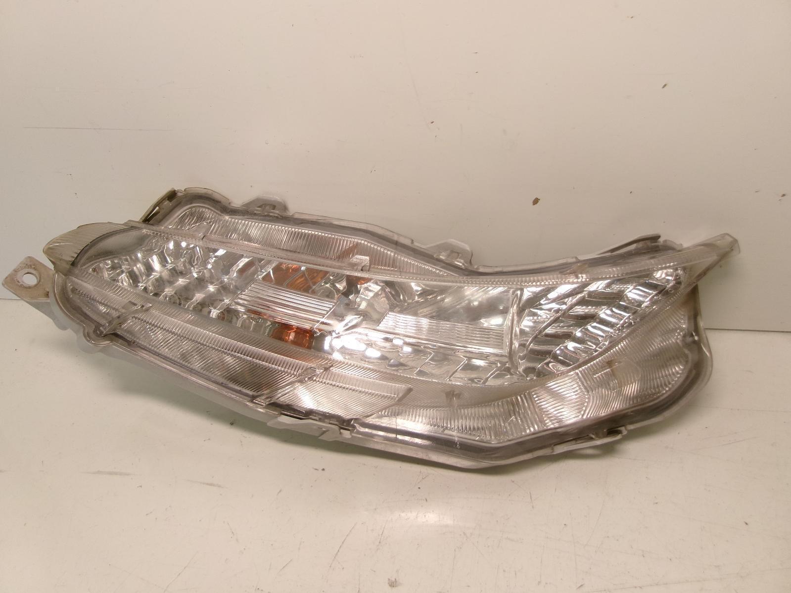 2015 2016 2017 Toyota Camry Driver Lh Incandescent Turn Signal Light OEM