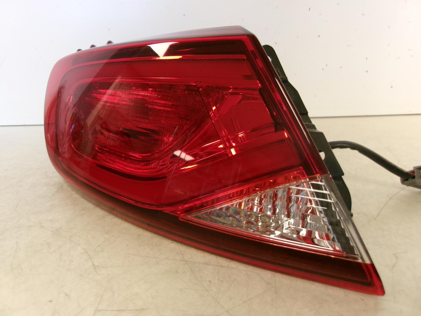 2015 2016 Chrysler 200 Driver Lh Led Outer Quarter Panel Tail Light OEM