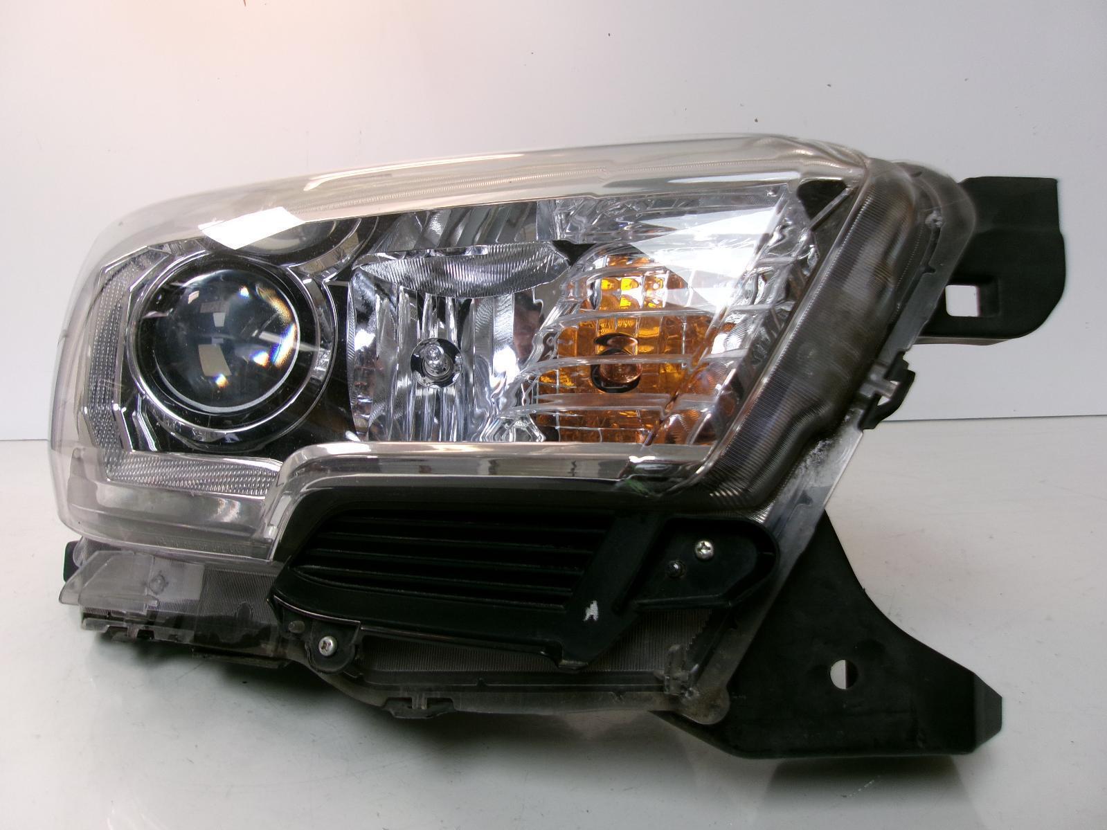 2017 2018 2019 Toyota Tacoma Passenger Rh Headlight W/ Led W/ Black Bezel OEM