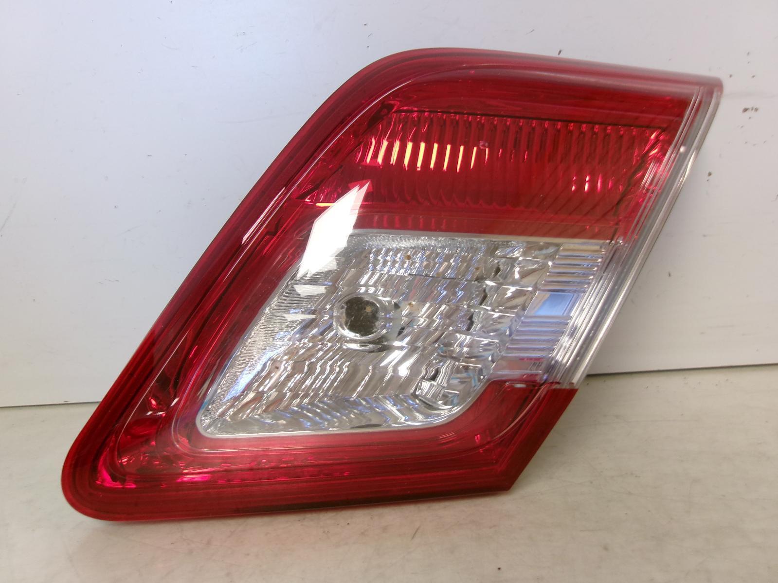 2010 2011 Toyota Camry Passenger RH Inner Lid Tail Light OEM