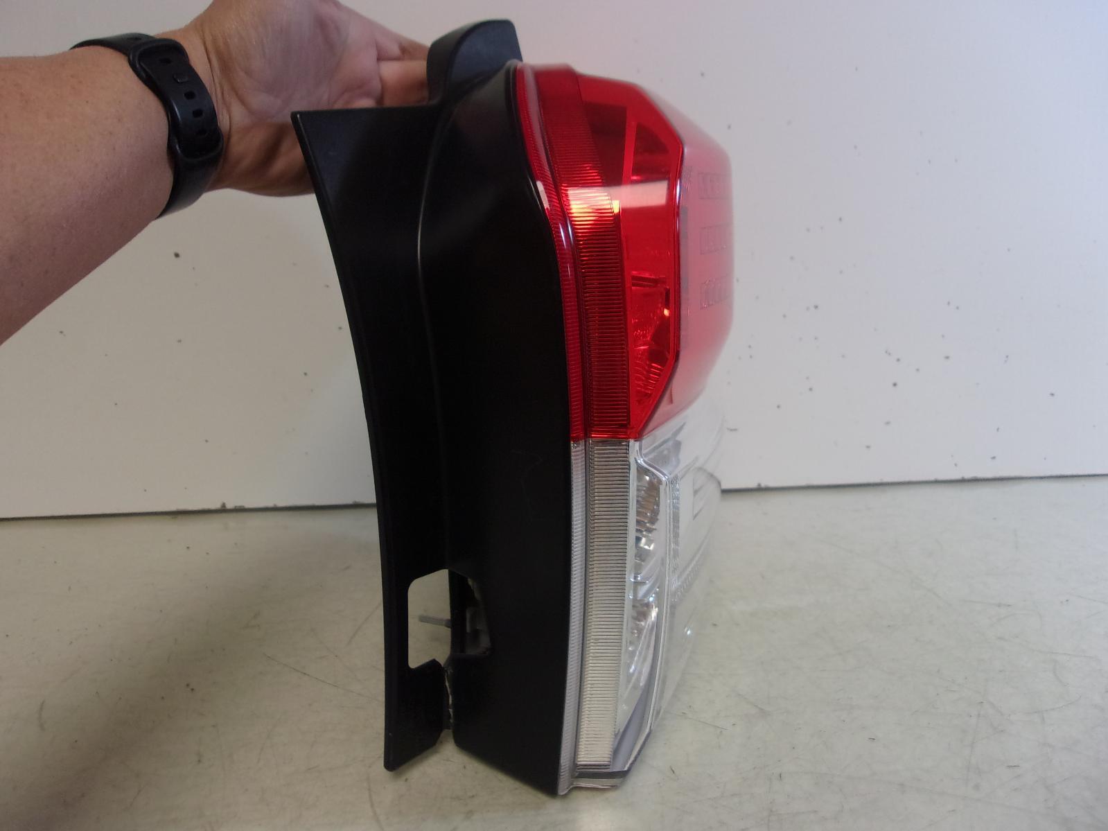 2010 2011 2012 2013 Toyota 4Runner Passenger RH Tail Light OEM