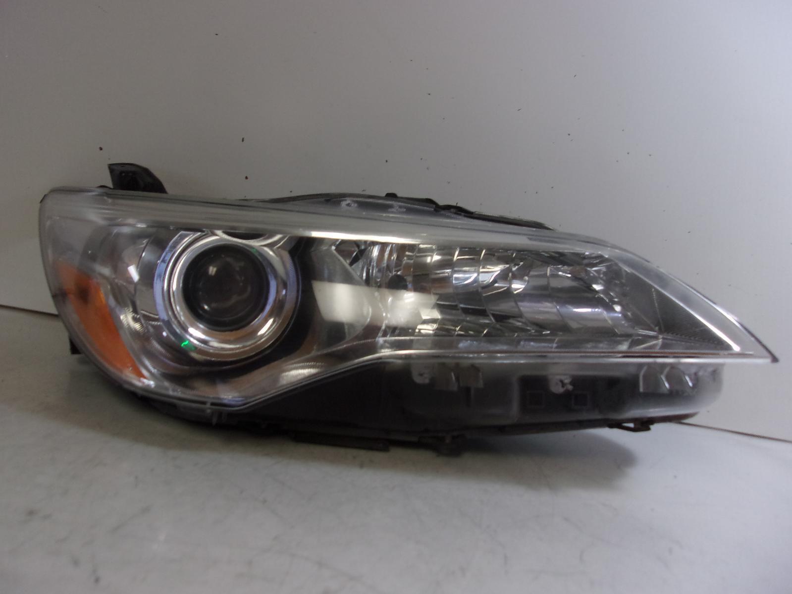 2015 2016 2017 Toyota Camry Passenger Rh Halogen Headlight OEM