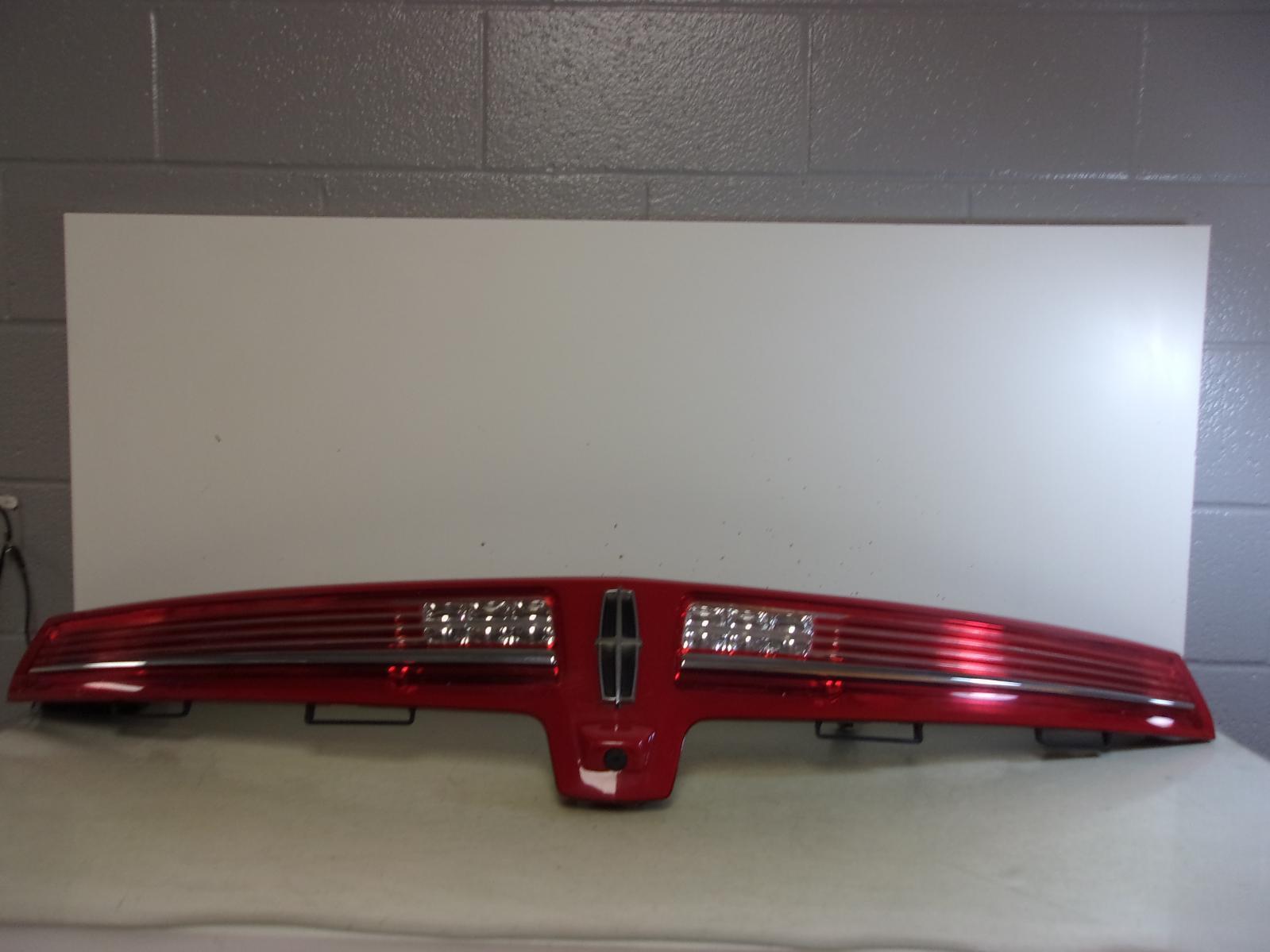 2010 - 2019 Lincoln MKT Rear Center Inner Tail Light Bar with Camera OEM